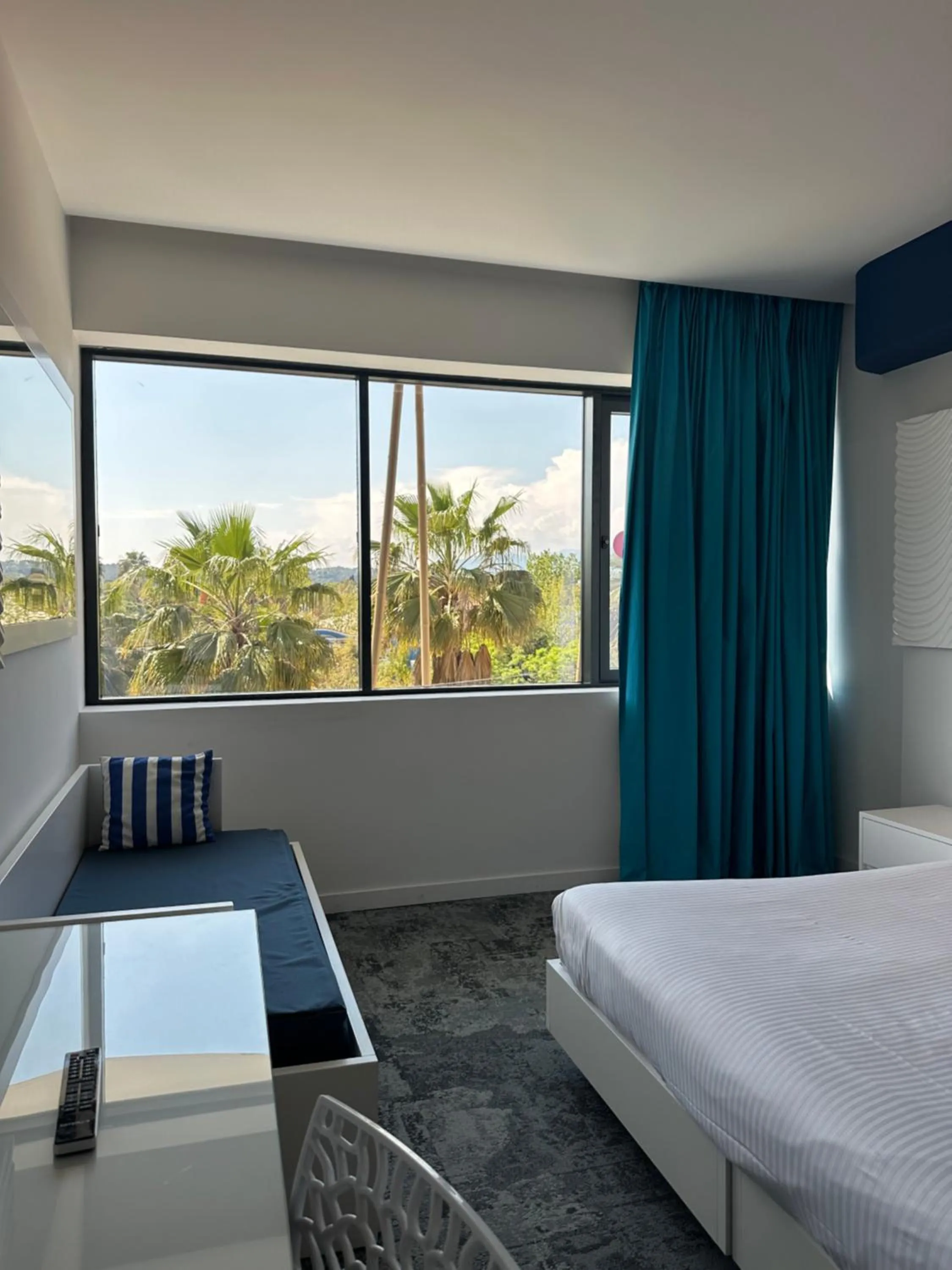 Bedroom, Bed in SoBlue Hôtel