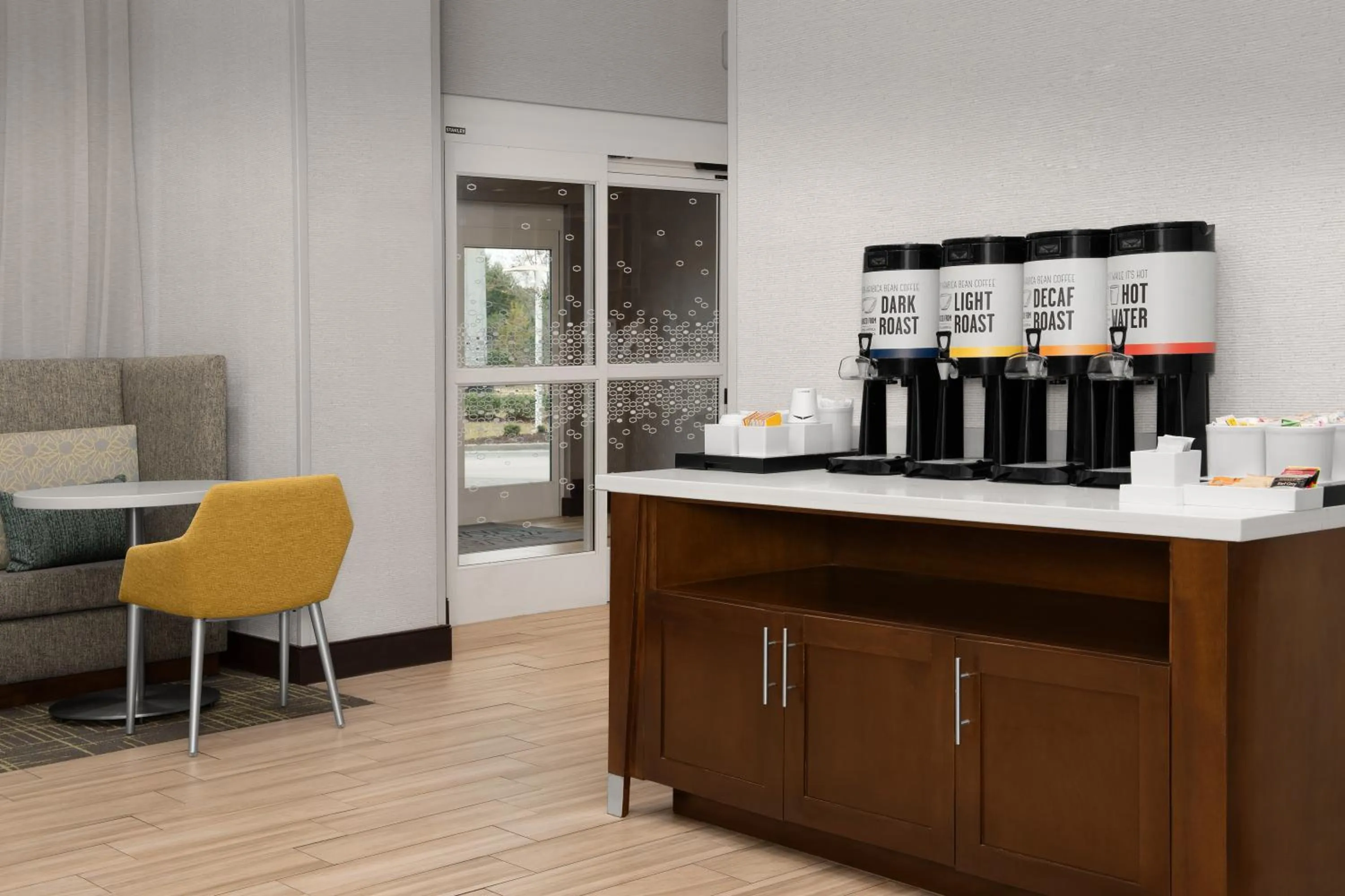 Coffee/tea facilities in Hampton Inn & Suites Orangeburg, SC