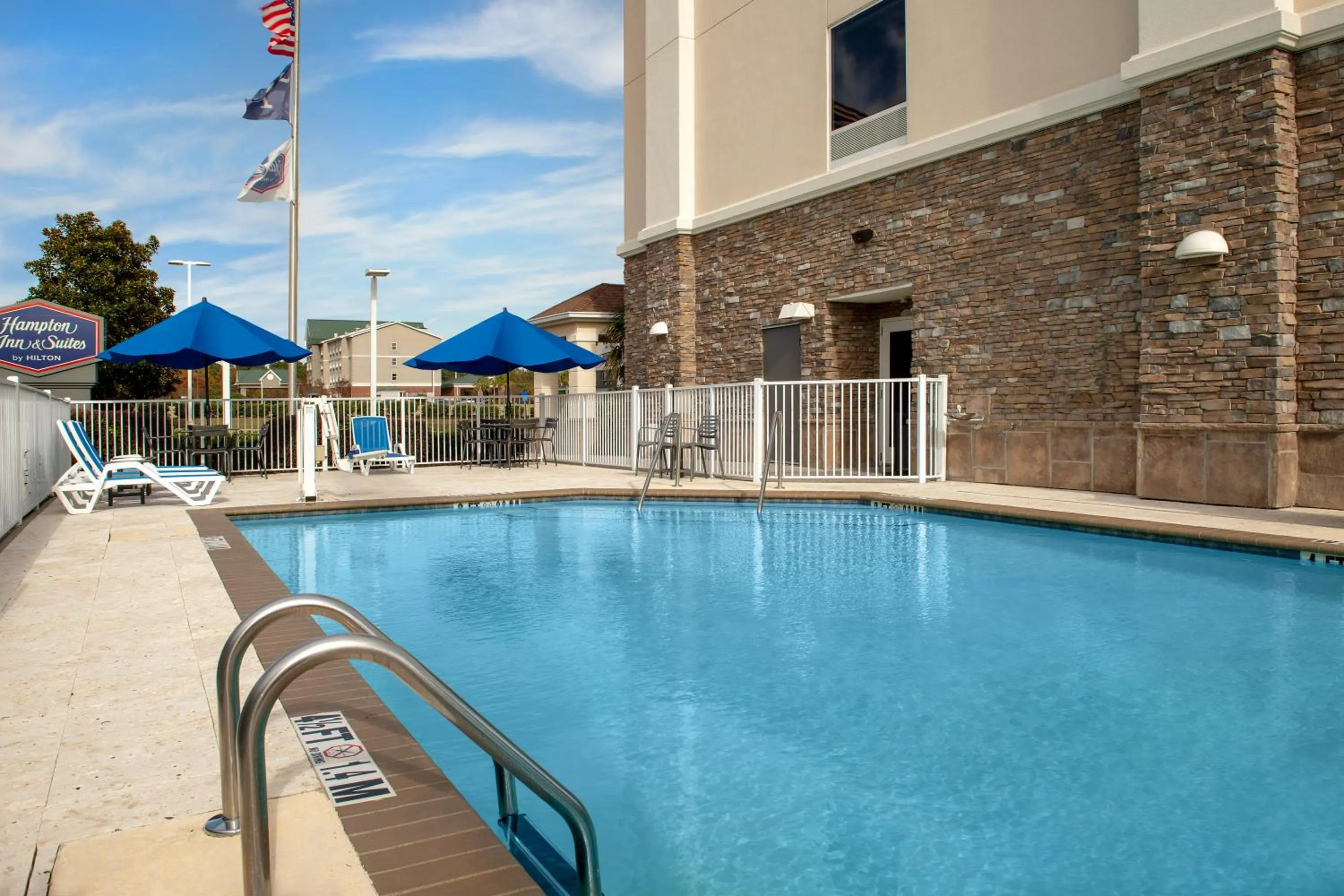 Swimming pool in Hampton Inn & Suites Orangeburg, SC