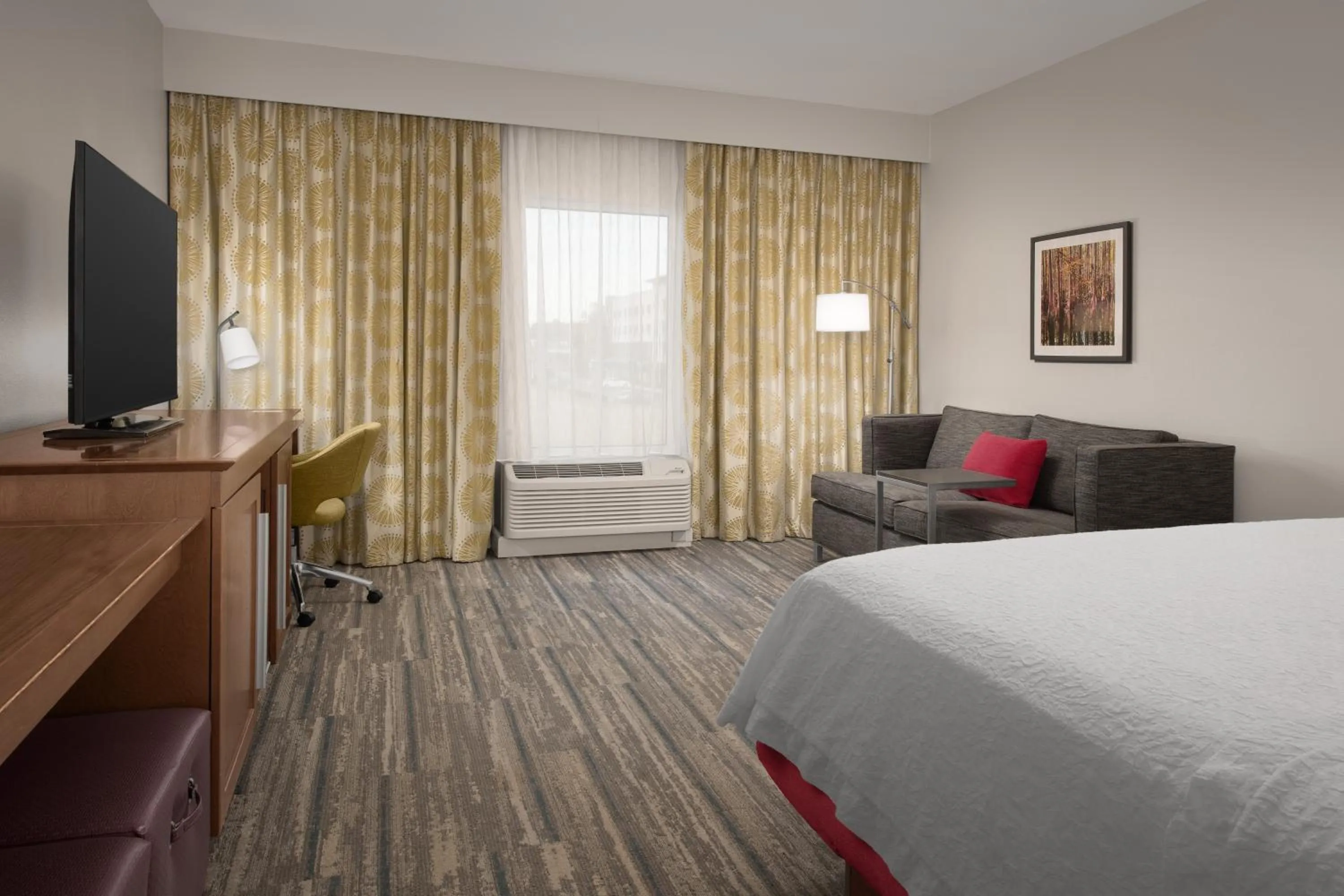 Bed in Hampton Inn & Suites Orangeburg, SC