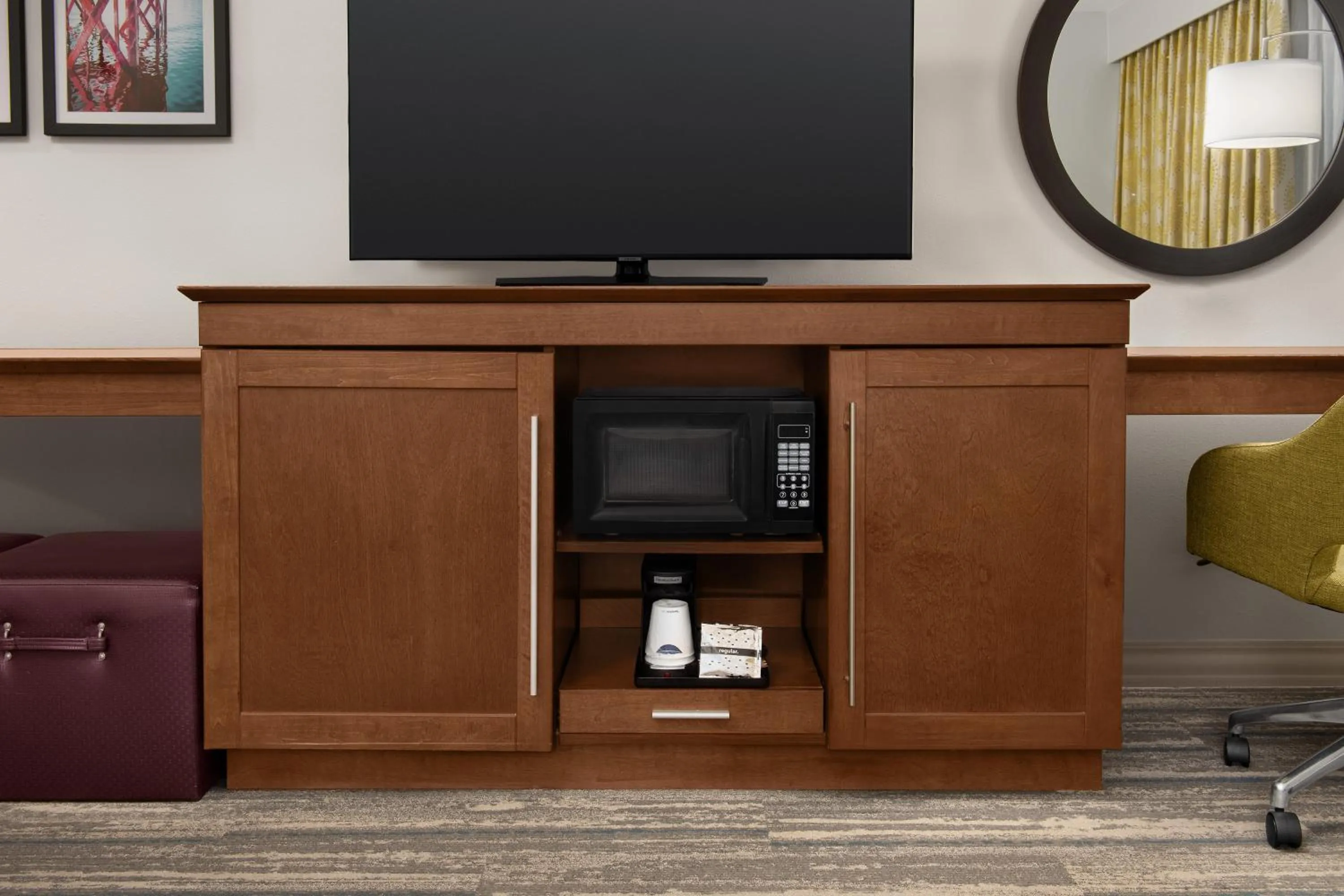 TV and multimedia in Hampton Inn & Suites Orangeburg, SC