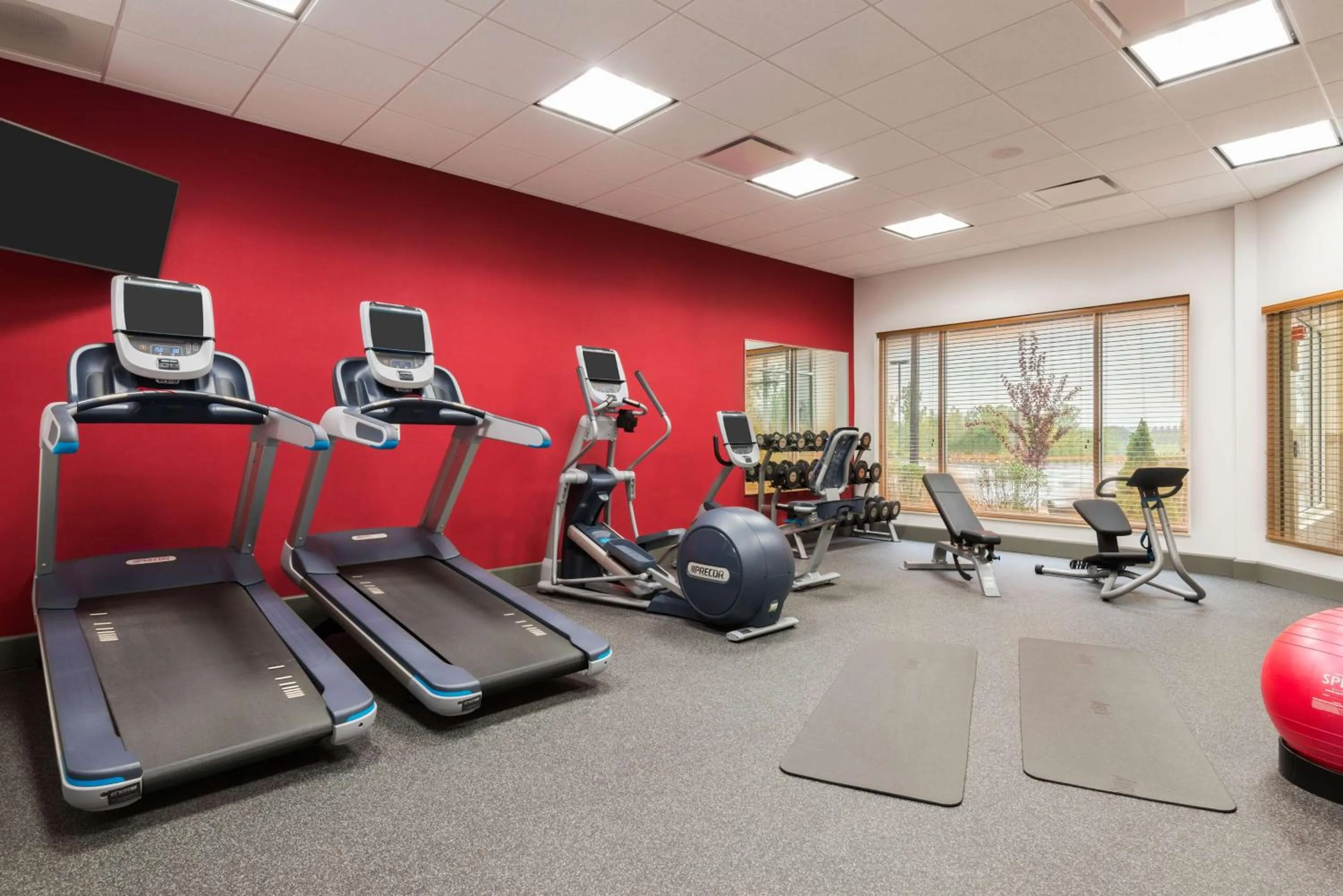 Fitness centre/facilities in Hilton Garden Inn Wayne