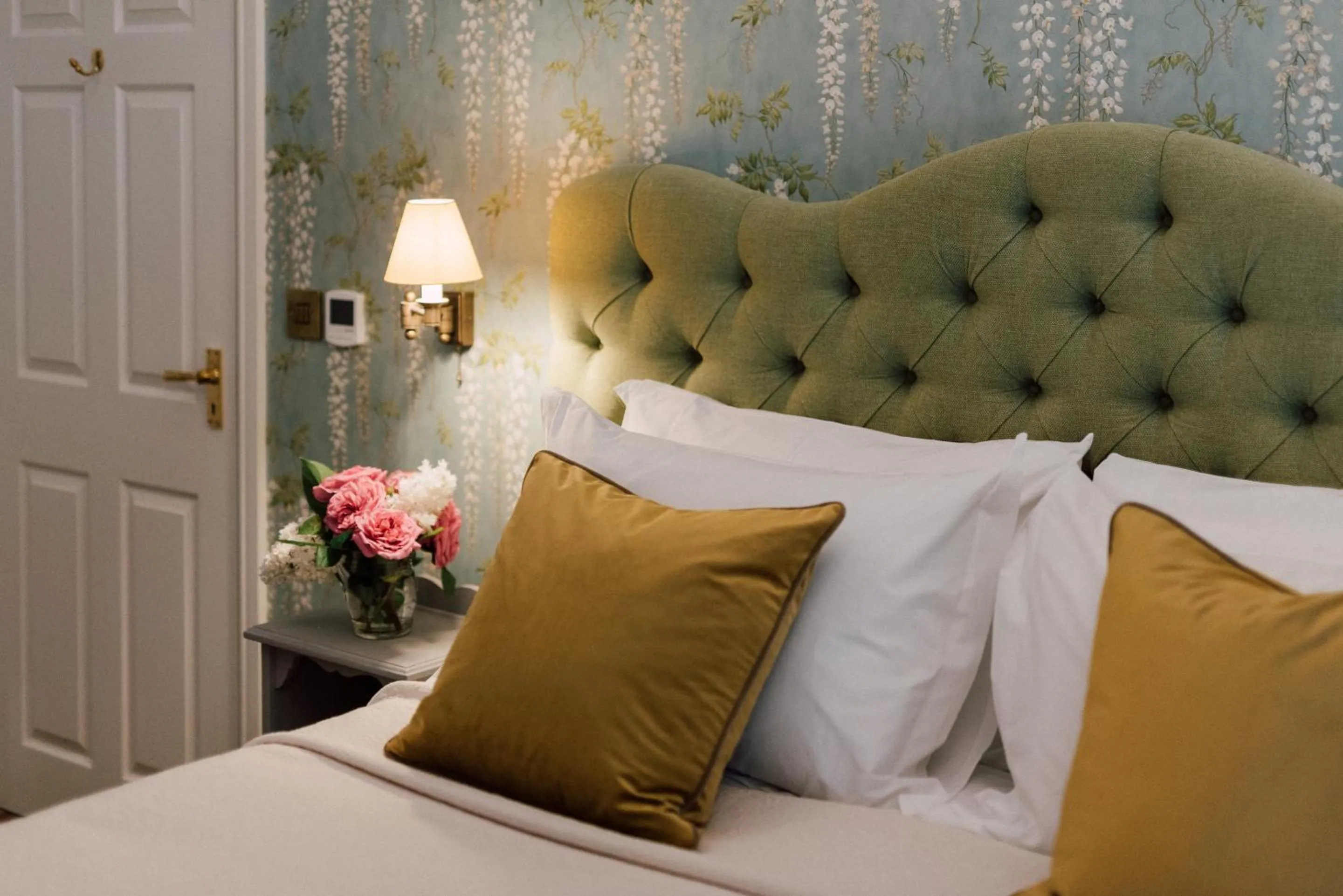 Bedroom, Bed in The Milbank Arms