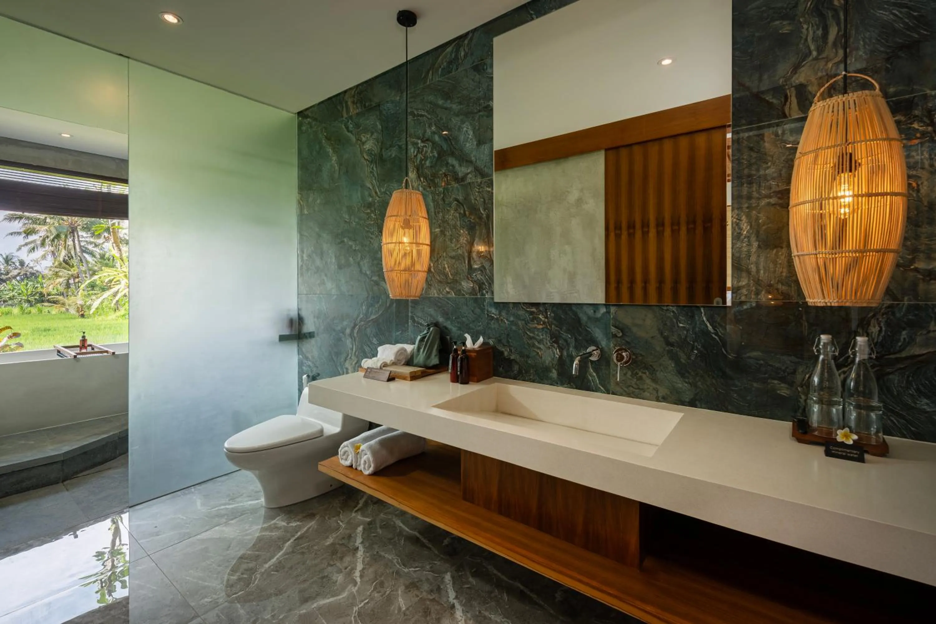 Bathroom in Emana Akatara