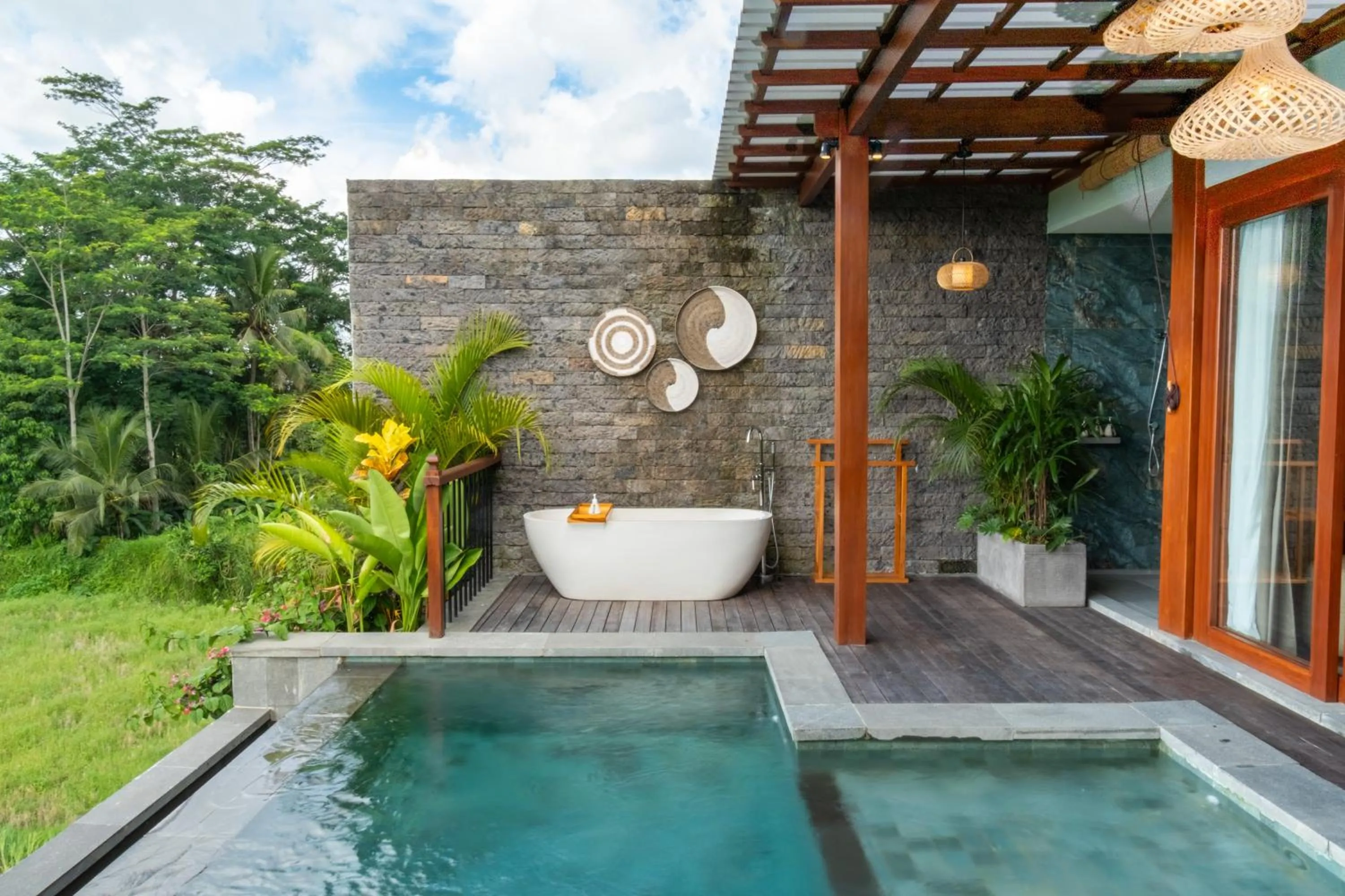 Pool view in Emana Akatara