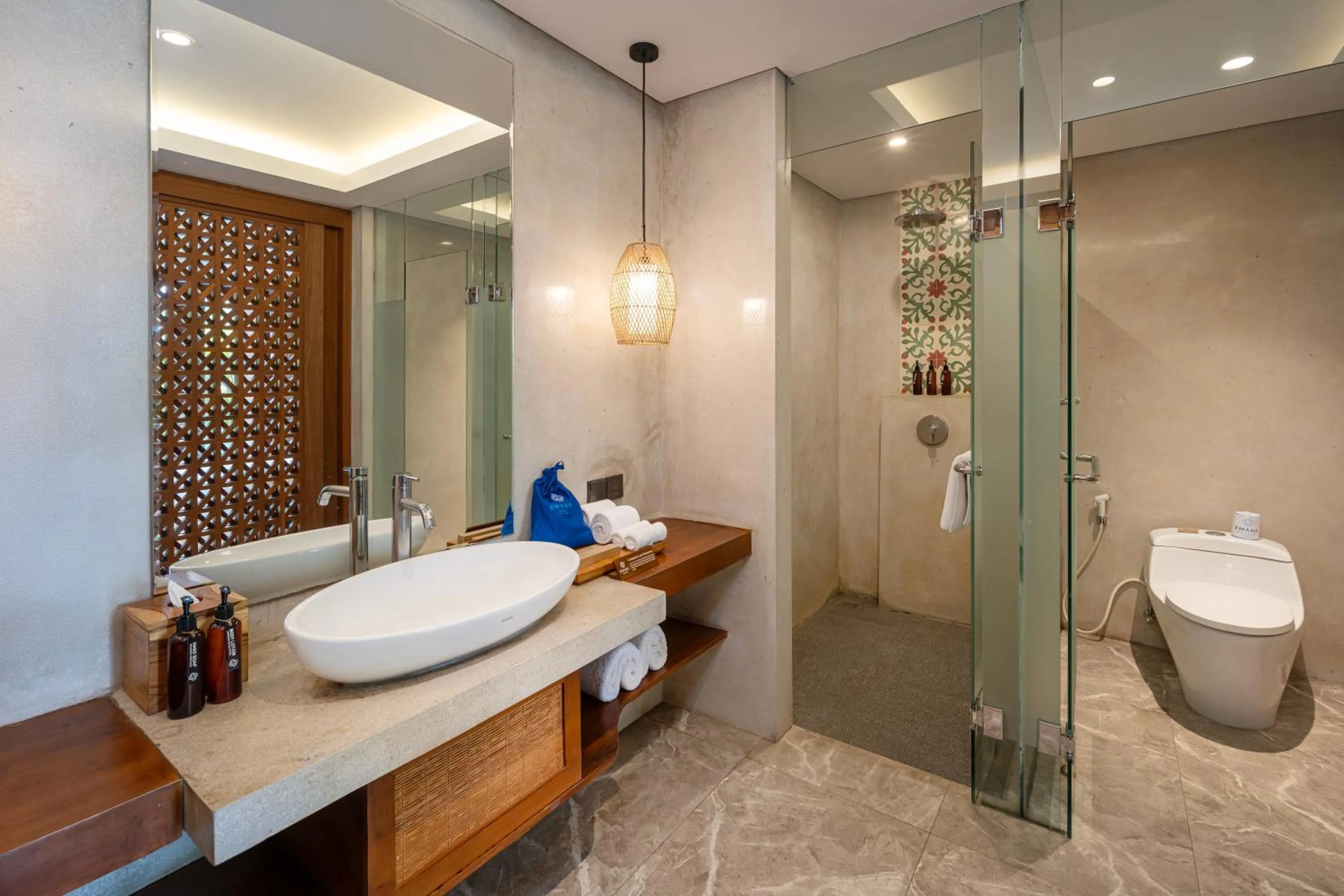 Bathroom in Emana Akatara