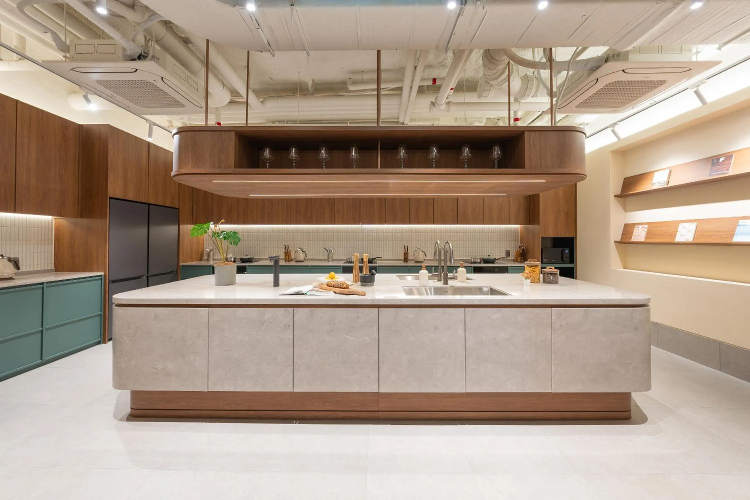 Communal kitchen in Weave Suites - Sunyu Parkside