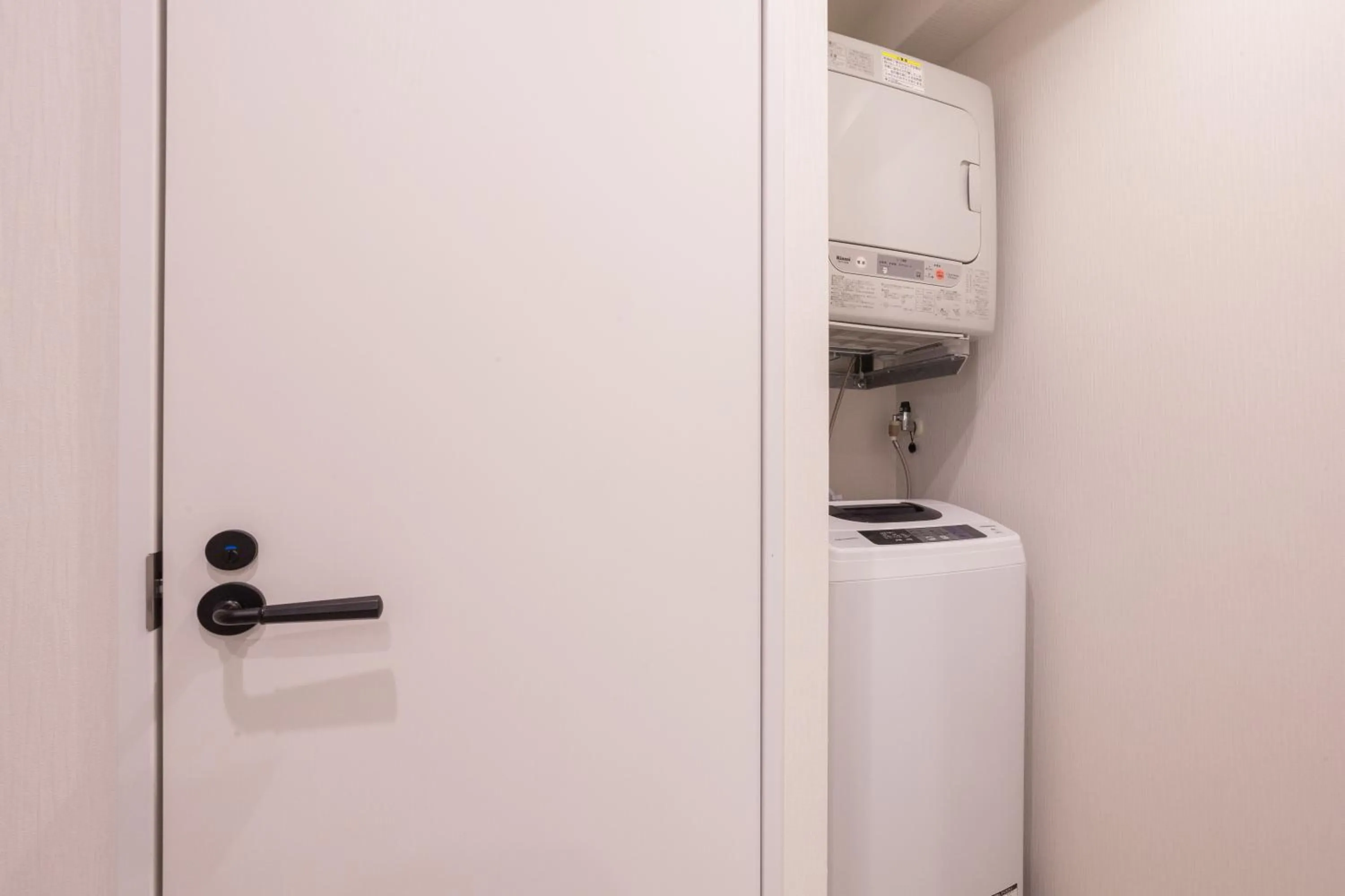 washing machine in Living Inn Asahibashiekimae Anex