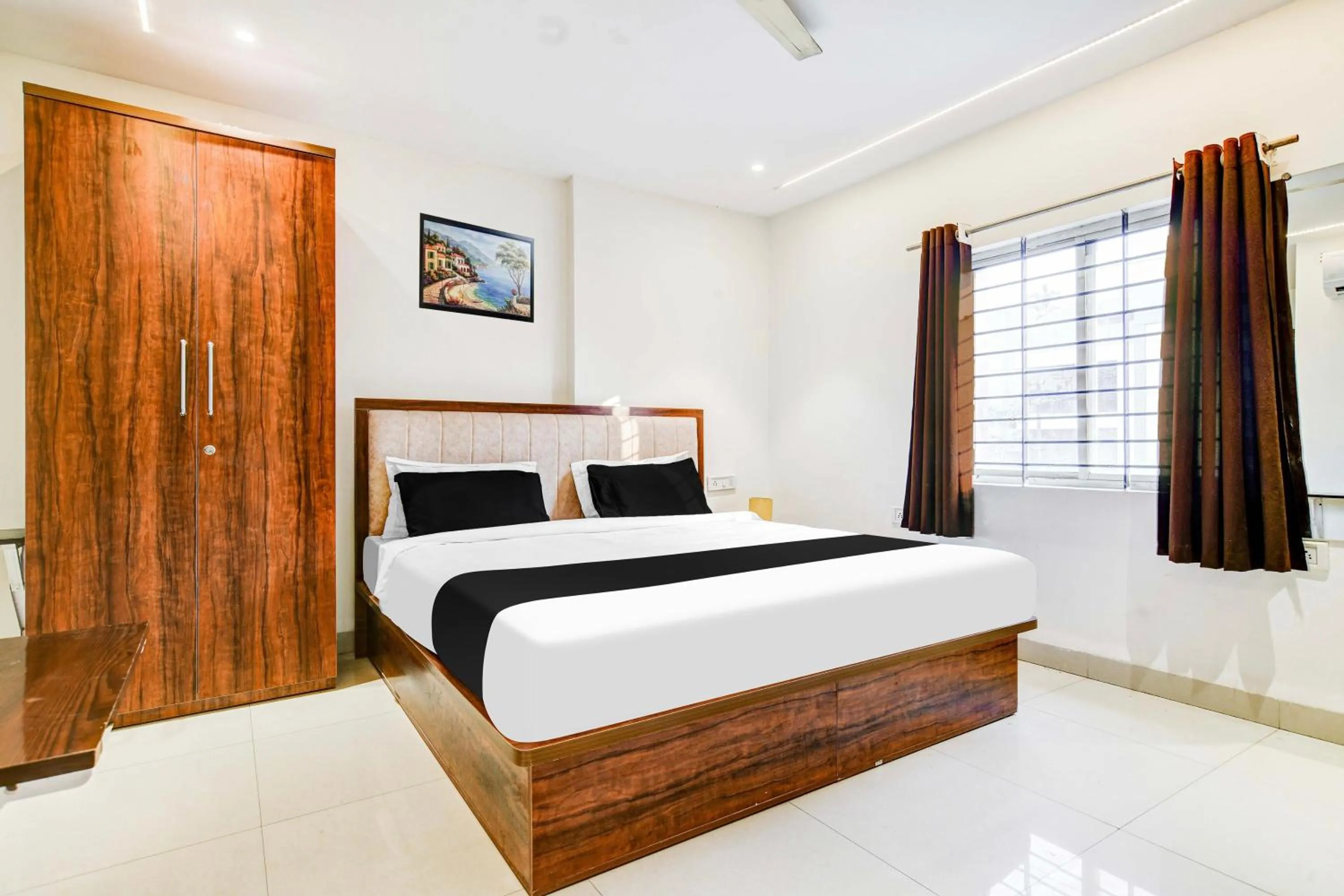 Bedroom, Bed in HOTEL O HRK INN