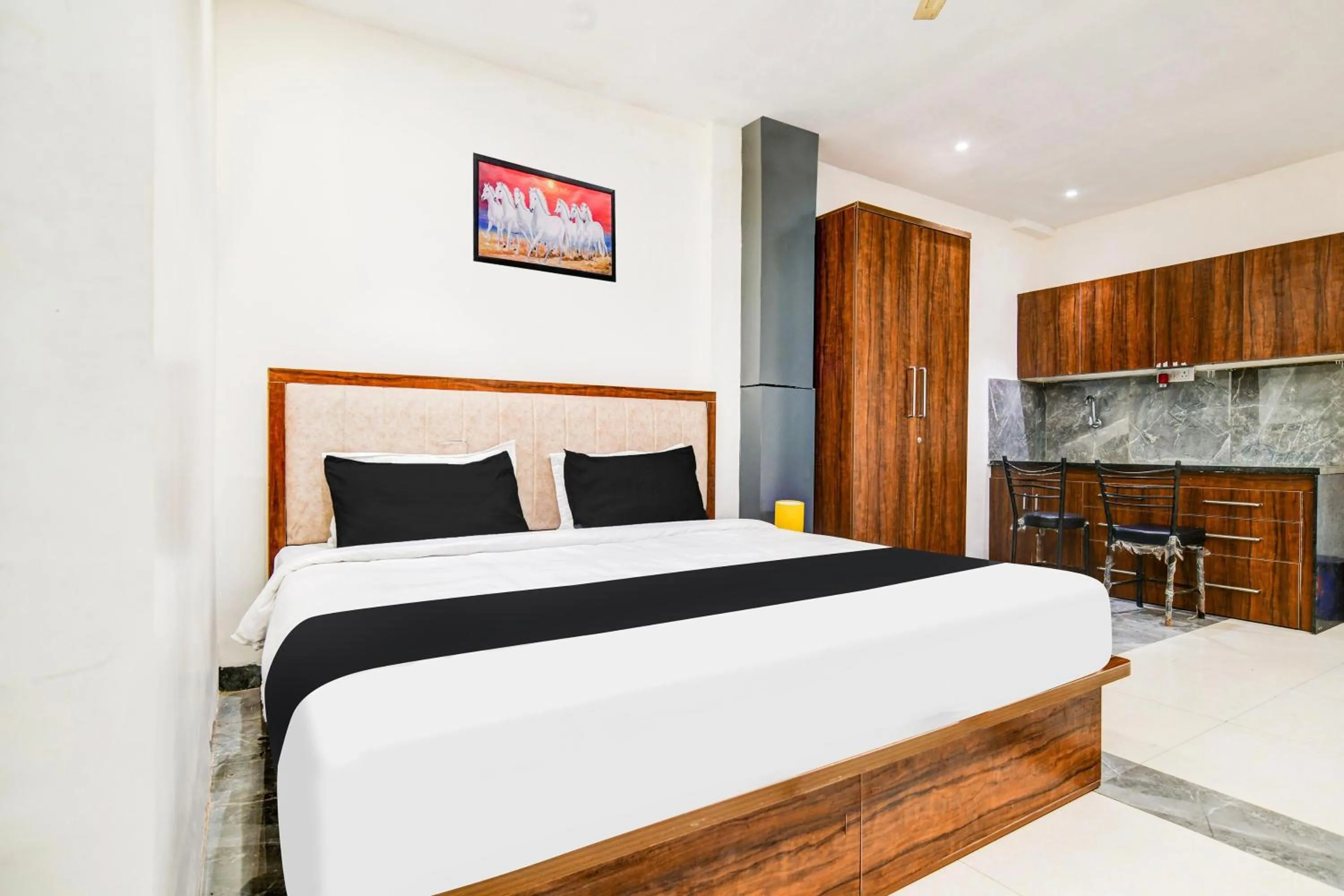 Bedroom, Bed in HOTEL O HRK INN