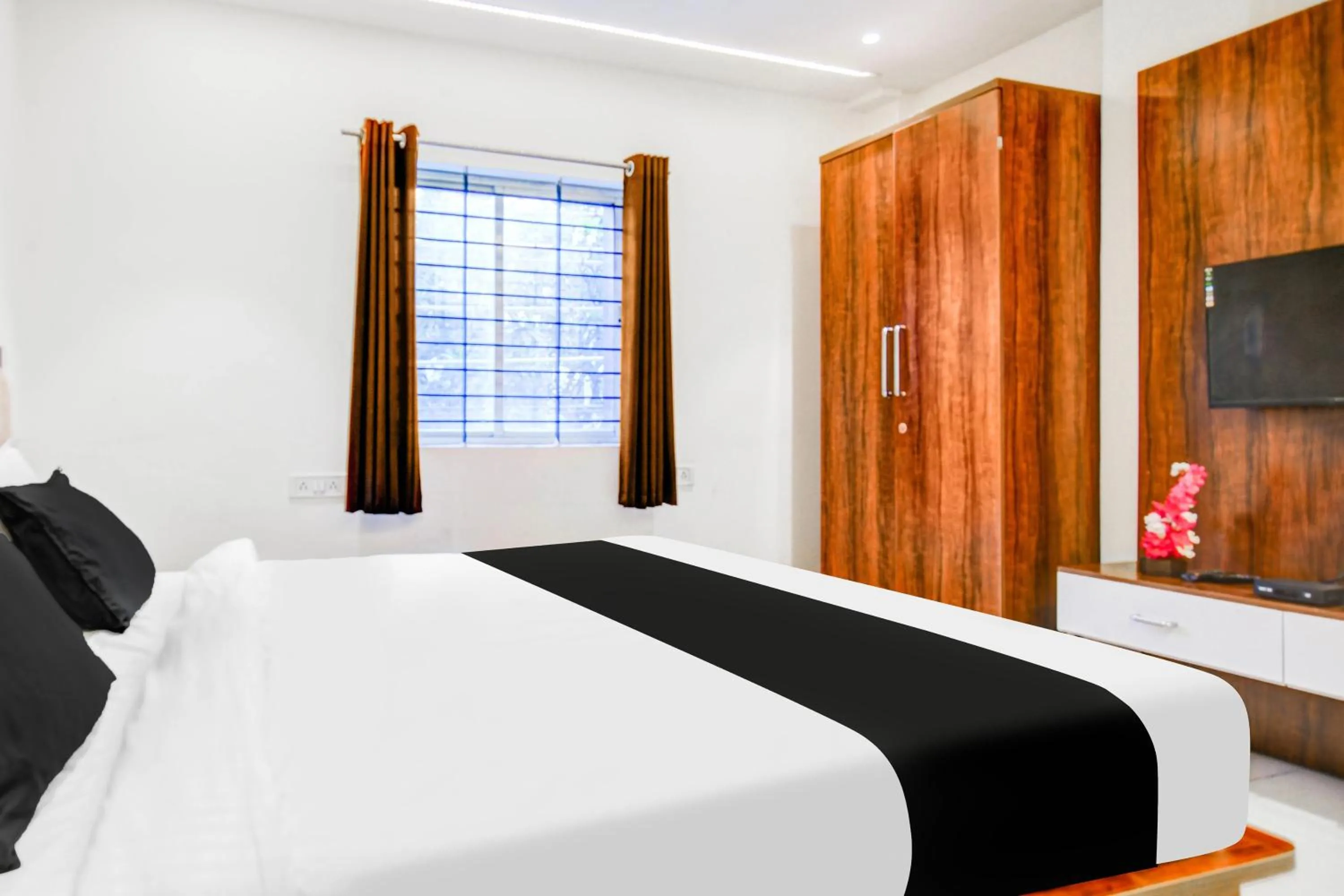 Bedroom, Bed in HOTEL O HRK INN