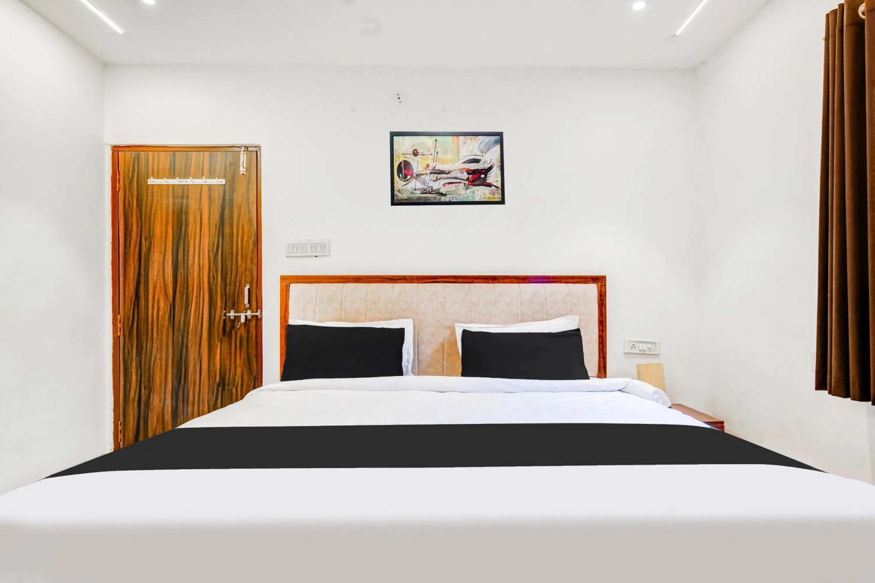 Bedroom, Bed in HOTEL O HRK INN