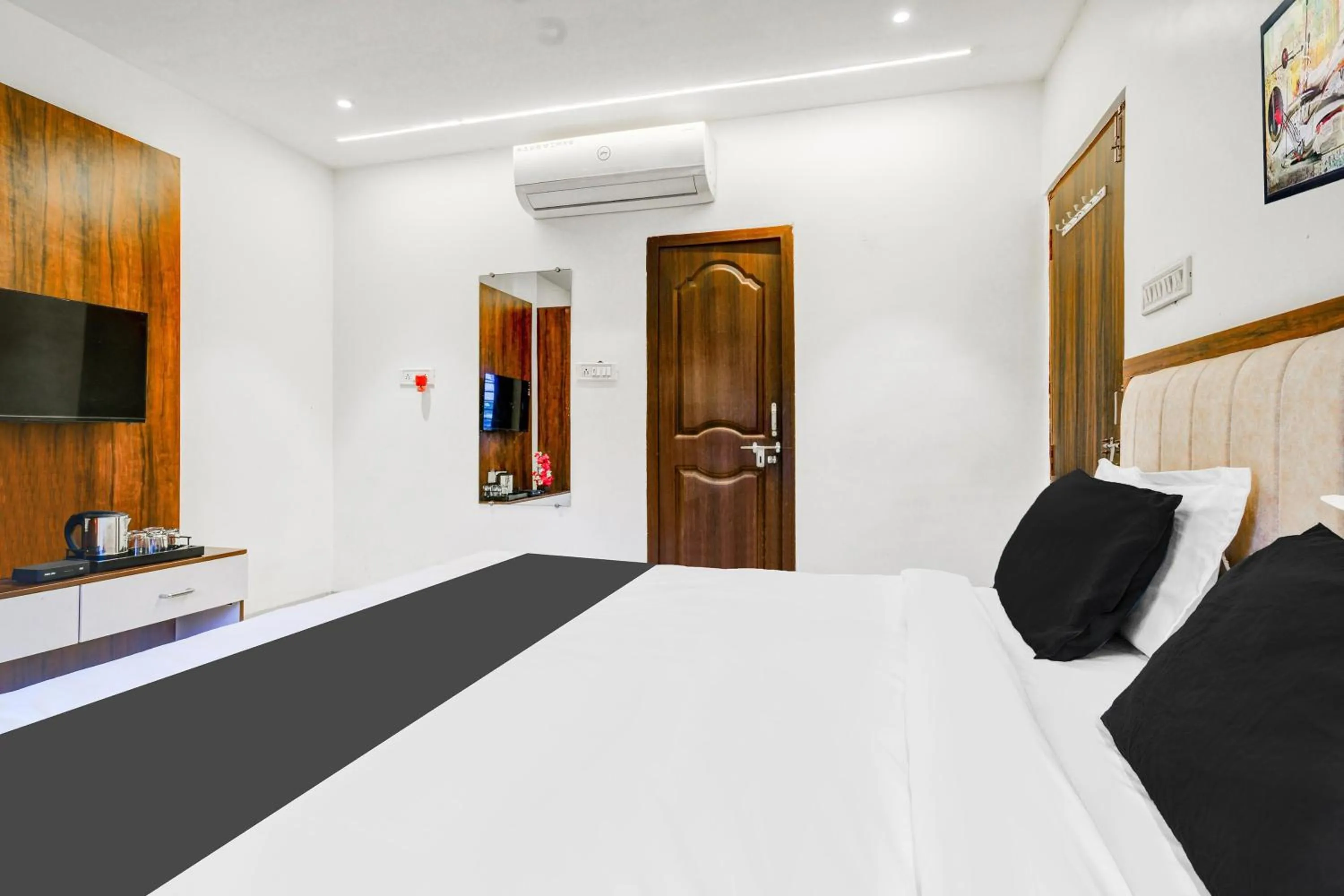 Bedroom, Bed in HOTEL O HRK INN