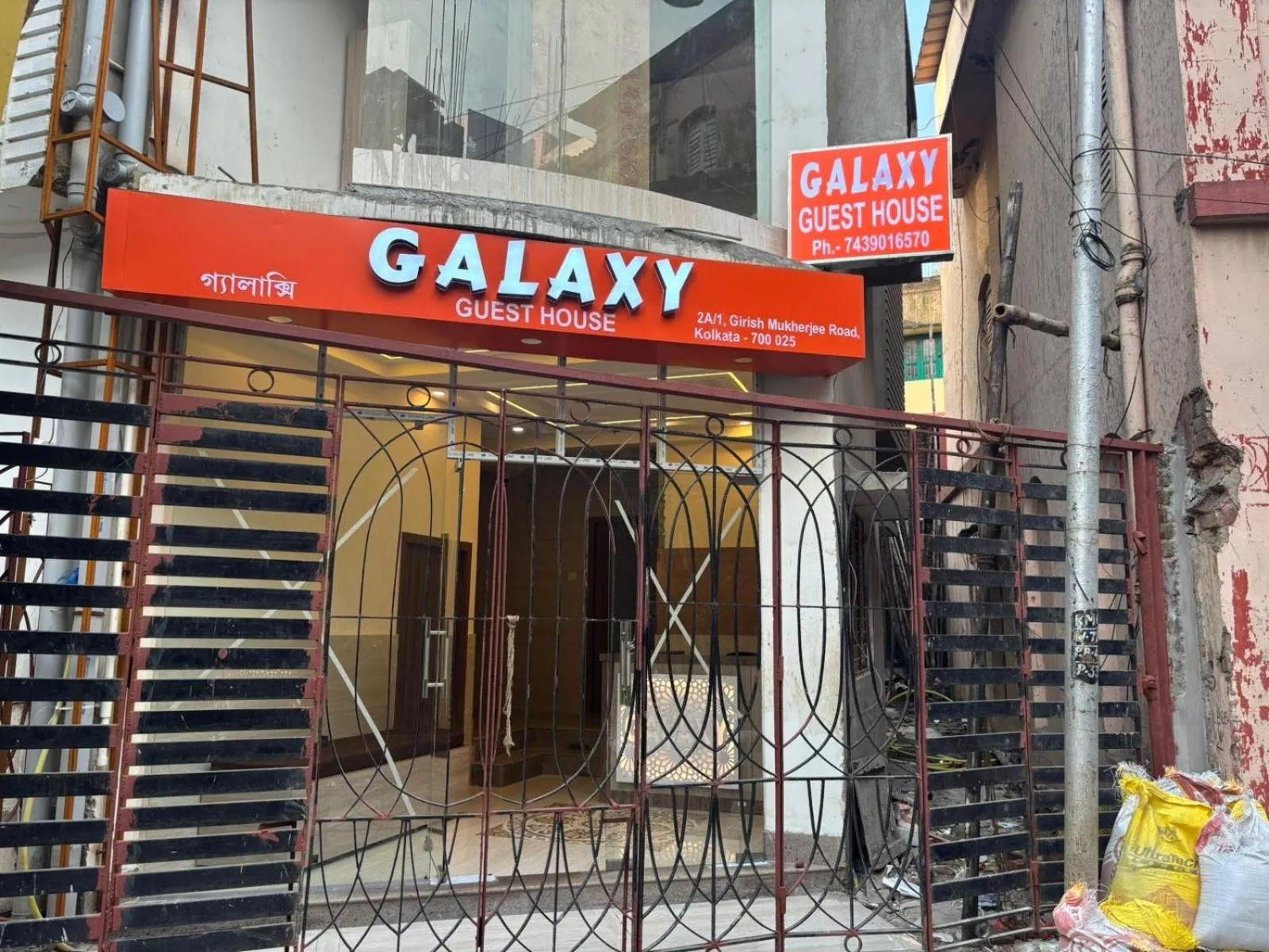 Facade/entrance in Hotel O Galaxy Guest House
