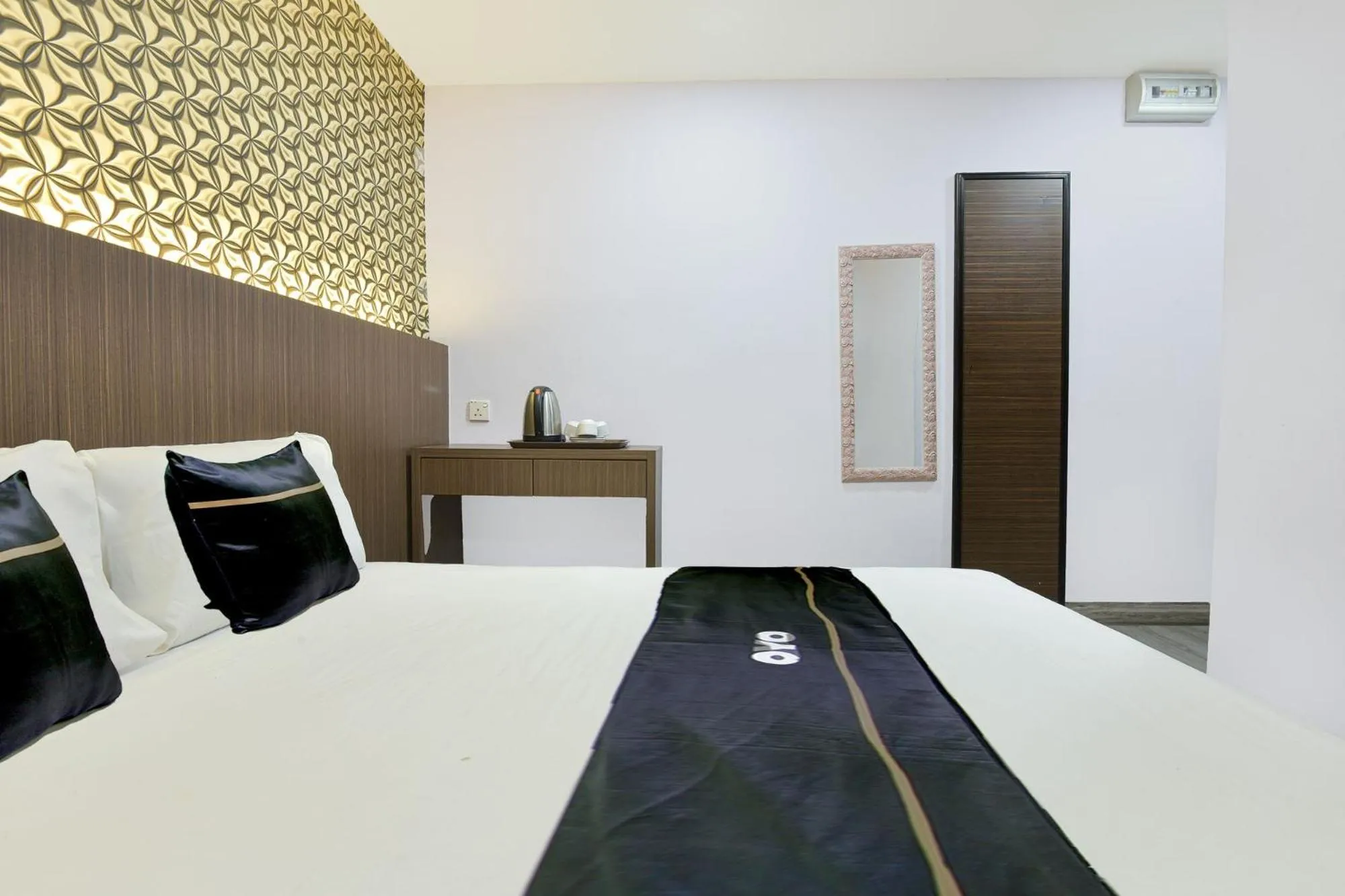 Bedroom, Bed in Hotel O Hotel Hamilas