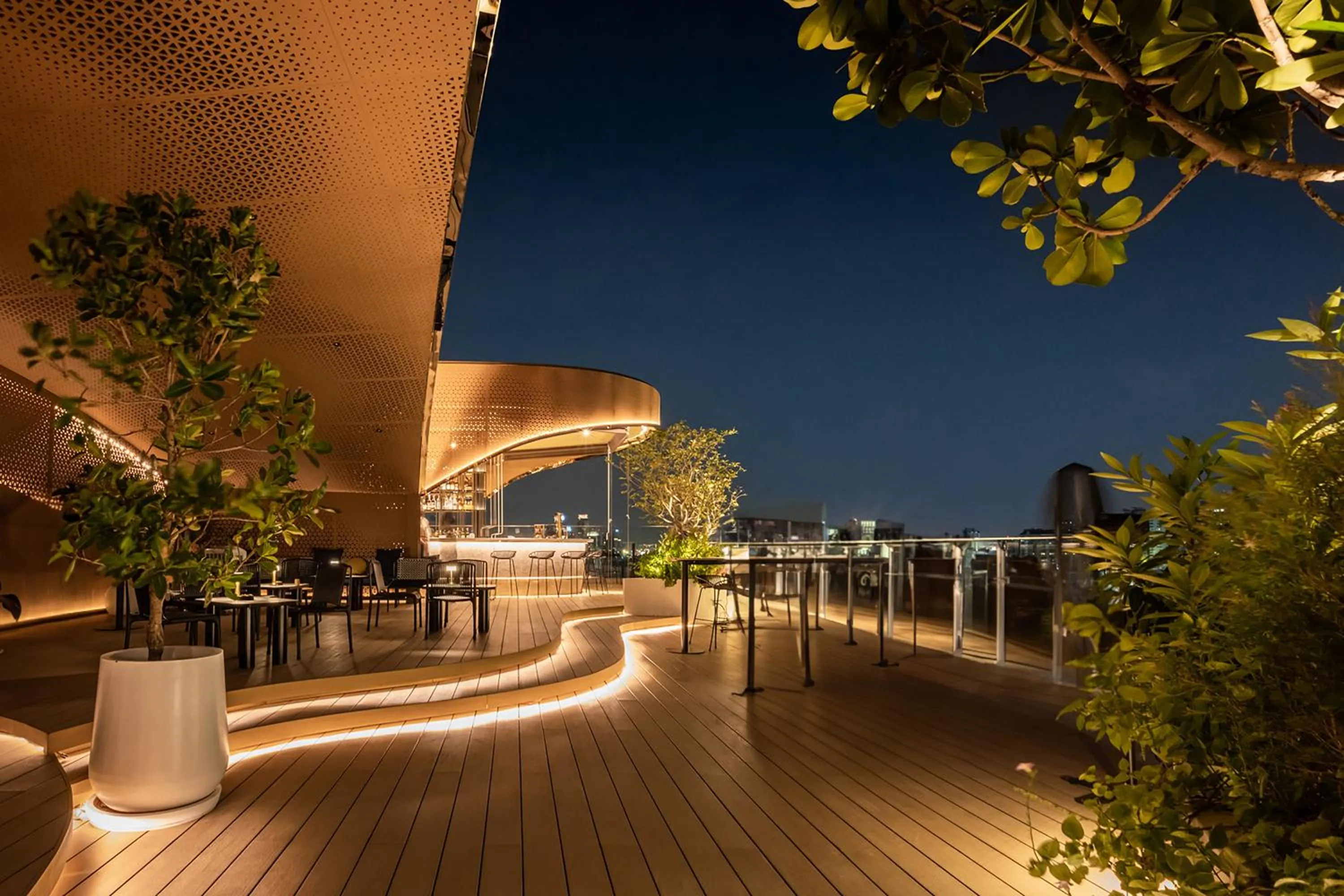 Restaurant/places to eat in Somerset Sukhumvit 71 Bangkok