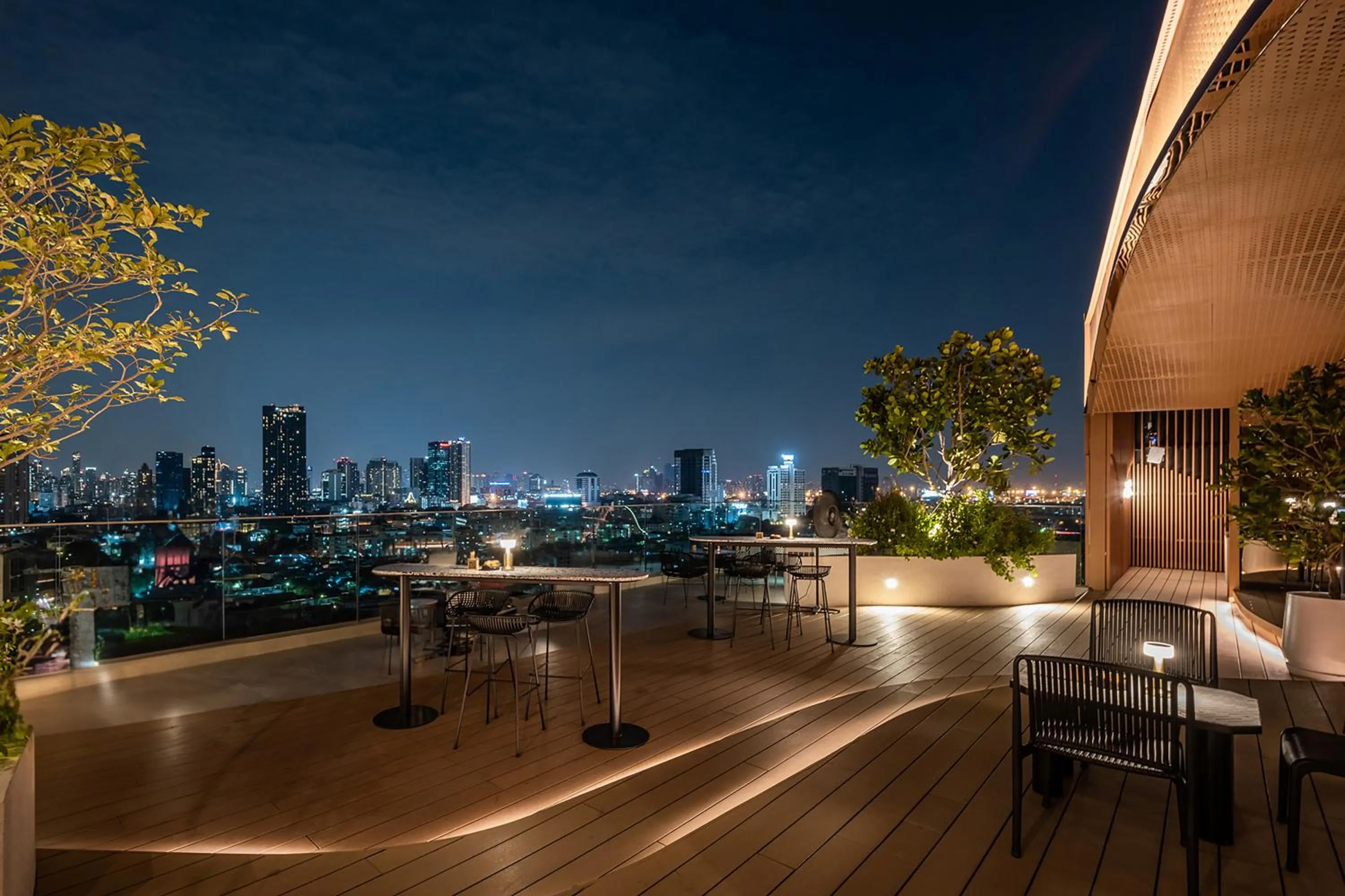 Restaurant/places to eat in Somerset Sukhumvit 71 Bangkok