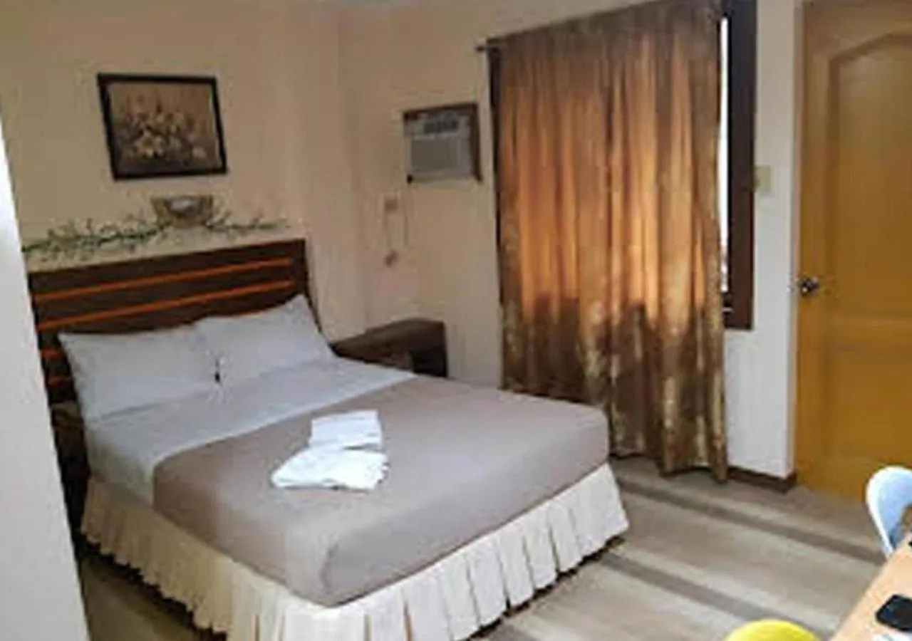 Property building, Bed in F and C Guesthouse by Hiverooms