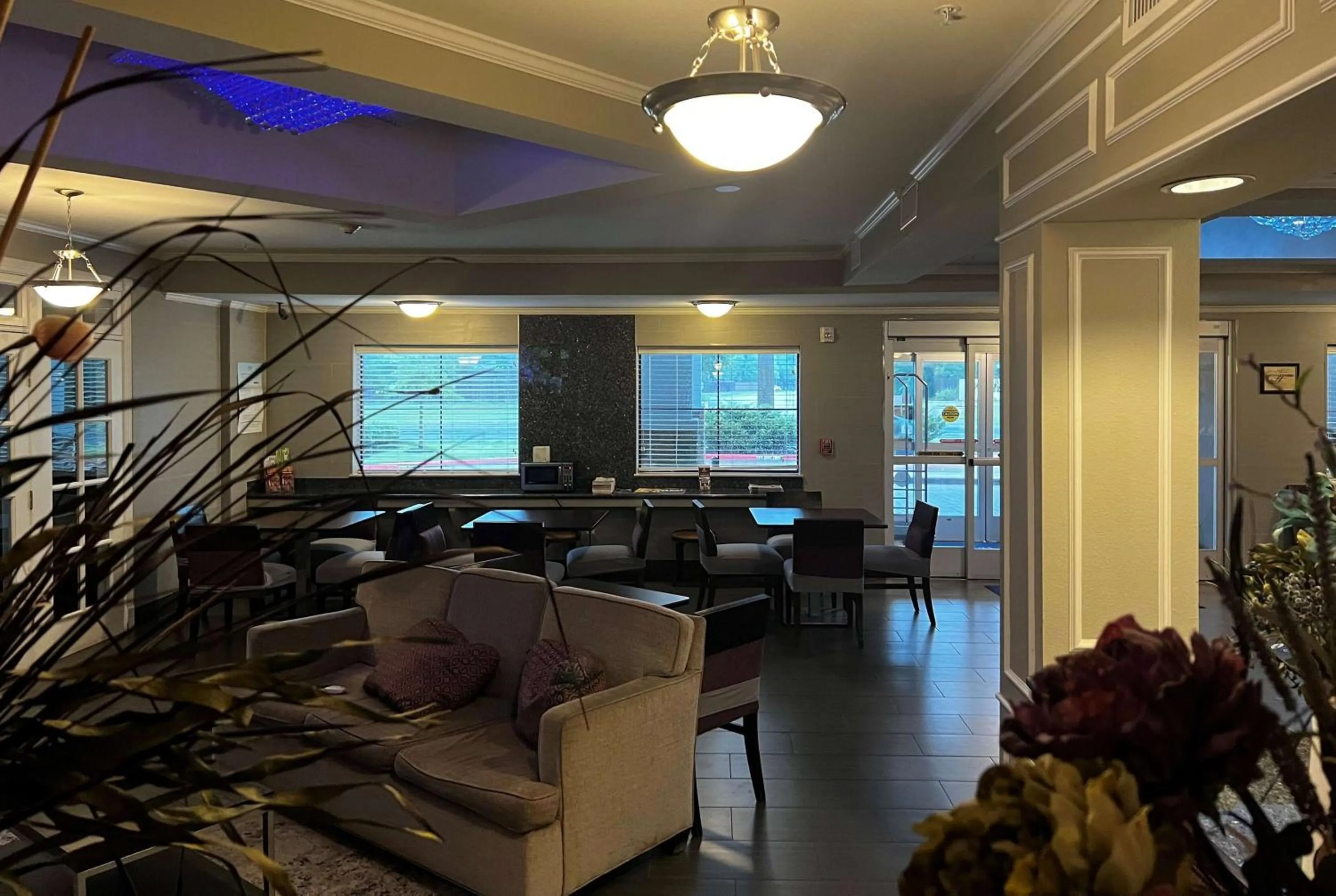 Lobby or reception in Baymont by Wyndham College Station