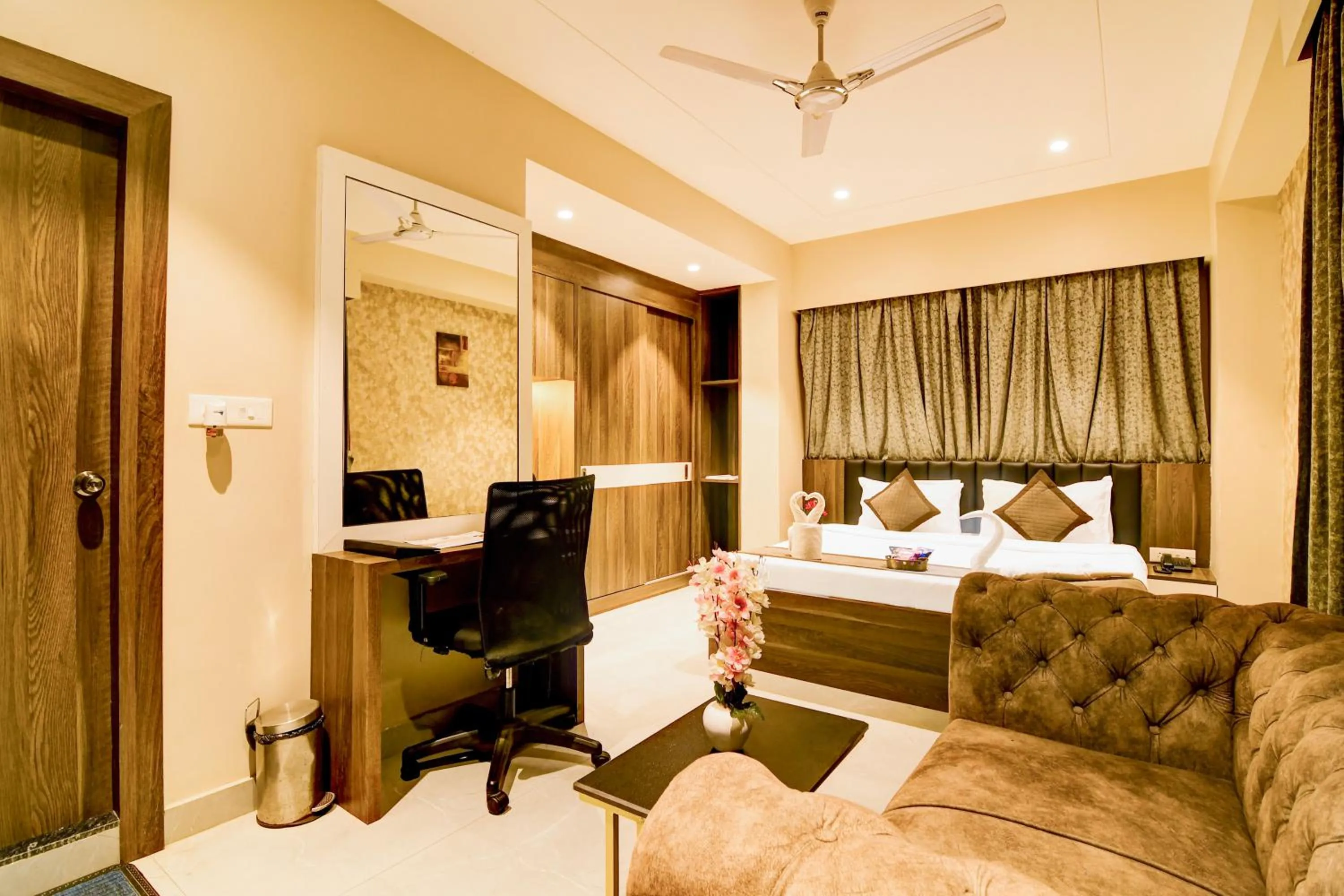 Living room, Bed in Urban Cliff A Boutique Hotel