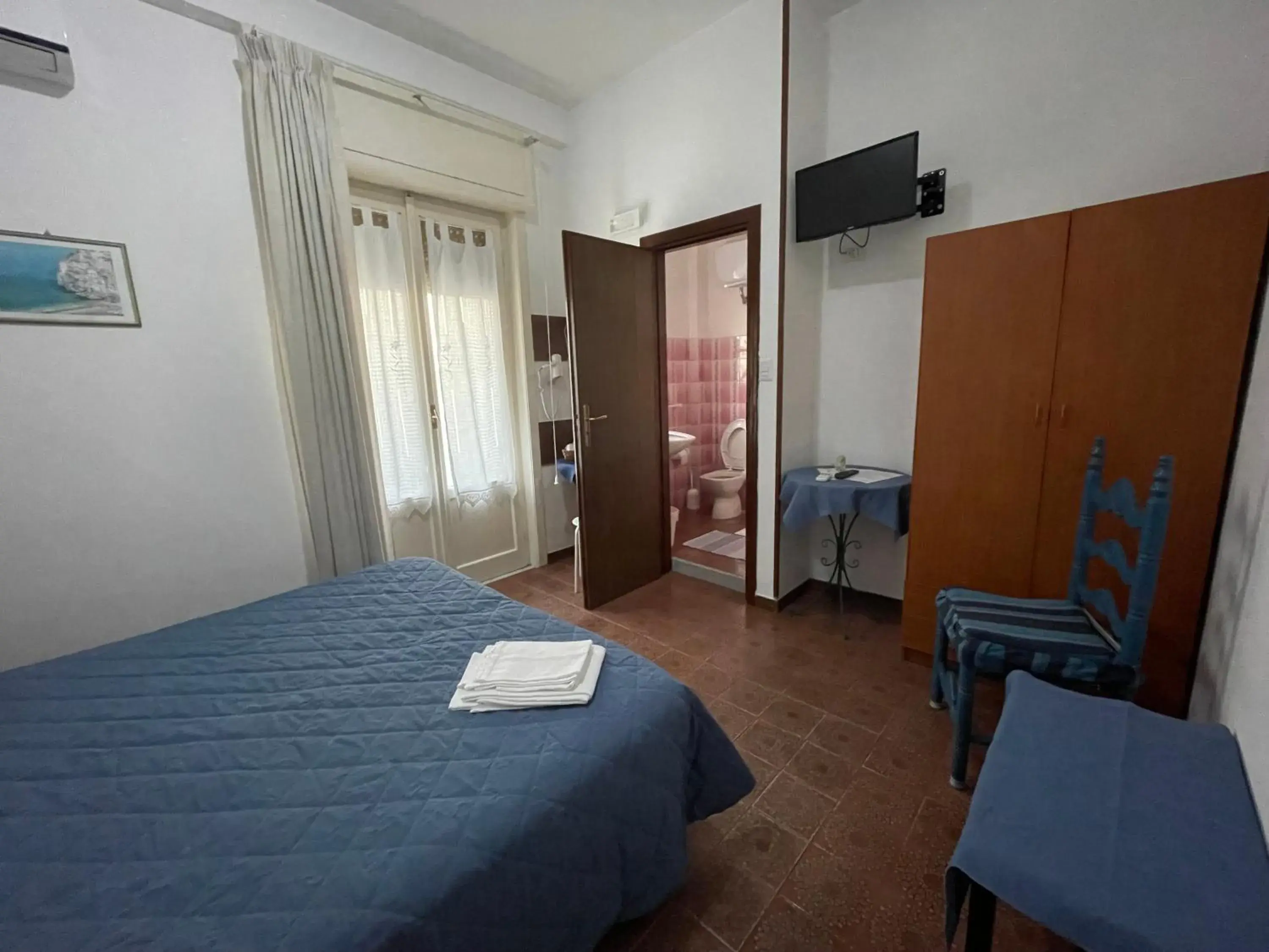 Single Room in Hotel Europa Single Room in Hotel Europa