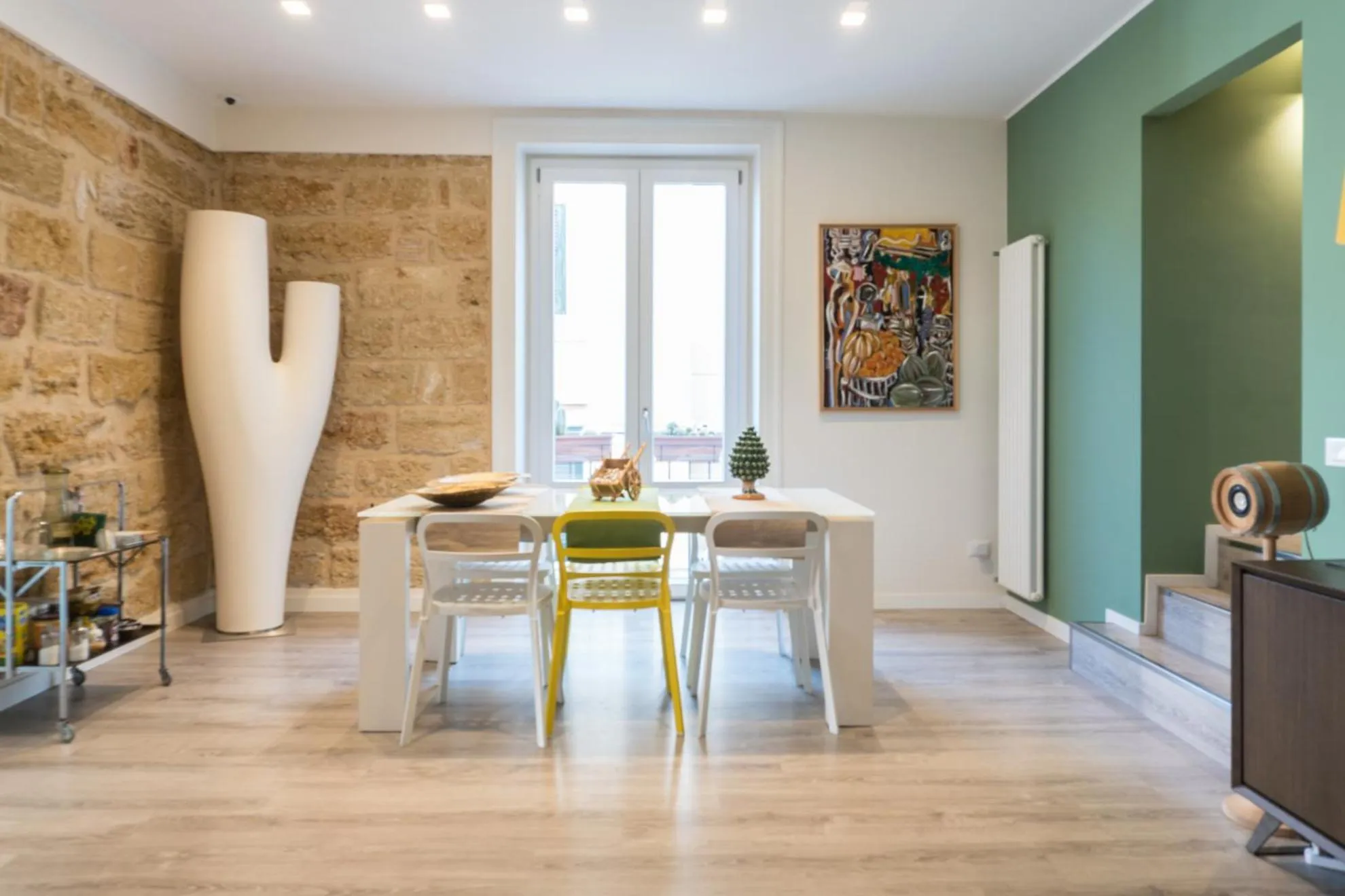 Seating area in B&B Cannoli