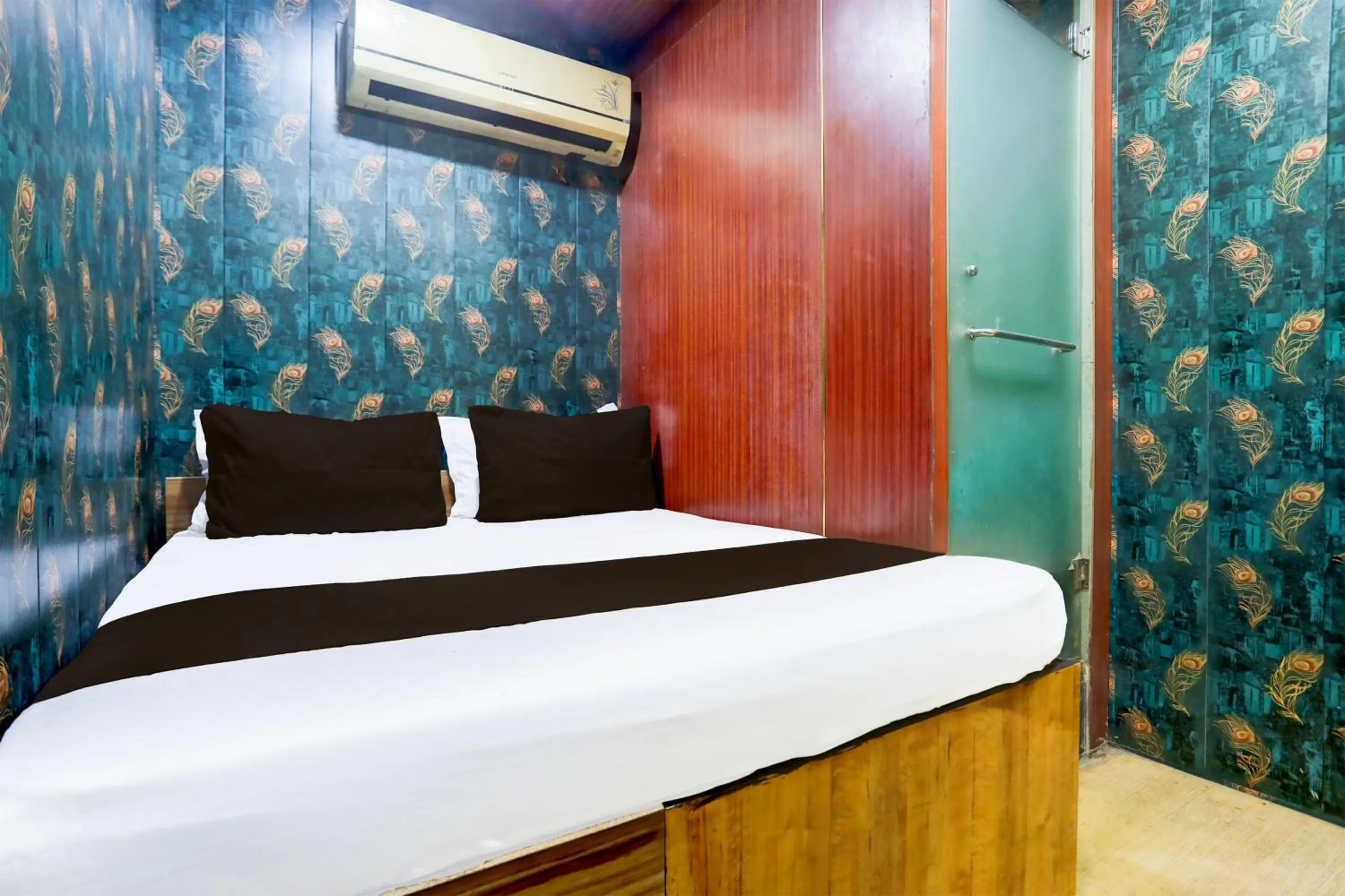 Bedroom, Bed in Hotel O A K Residency