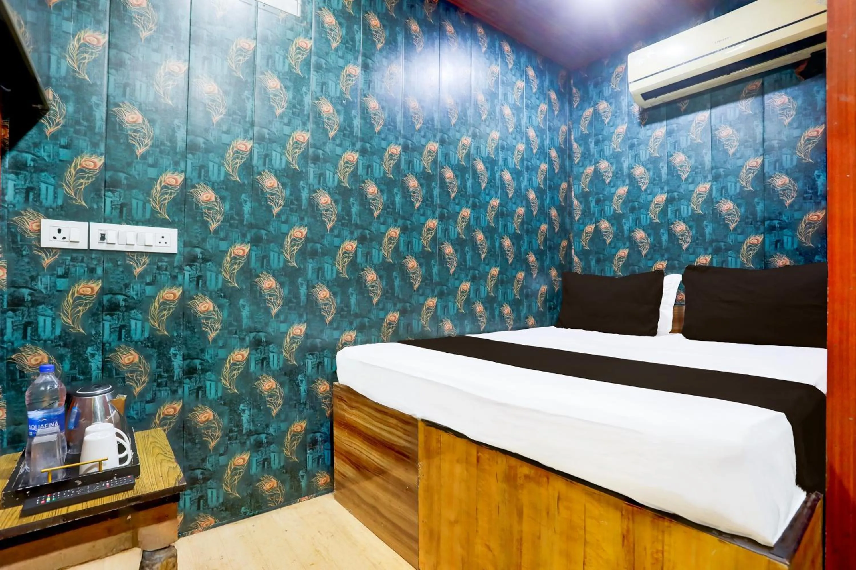 Bedroom, Bed in Hotel O A K Residency