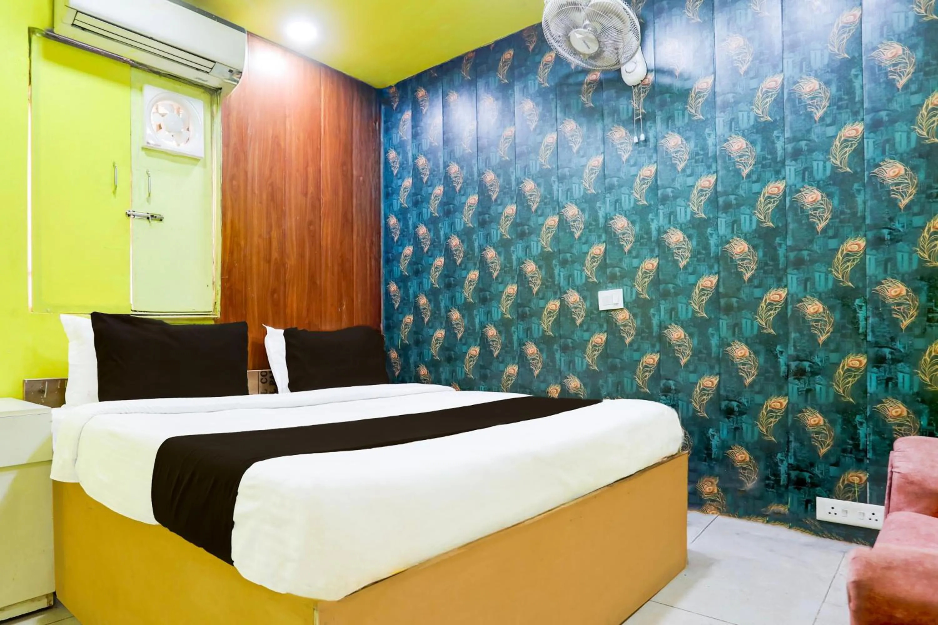 Bedroom, Bed in Hotel O A K Residency