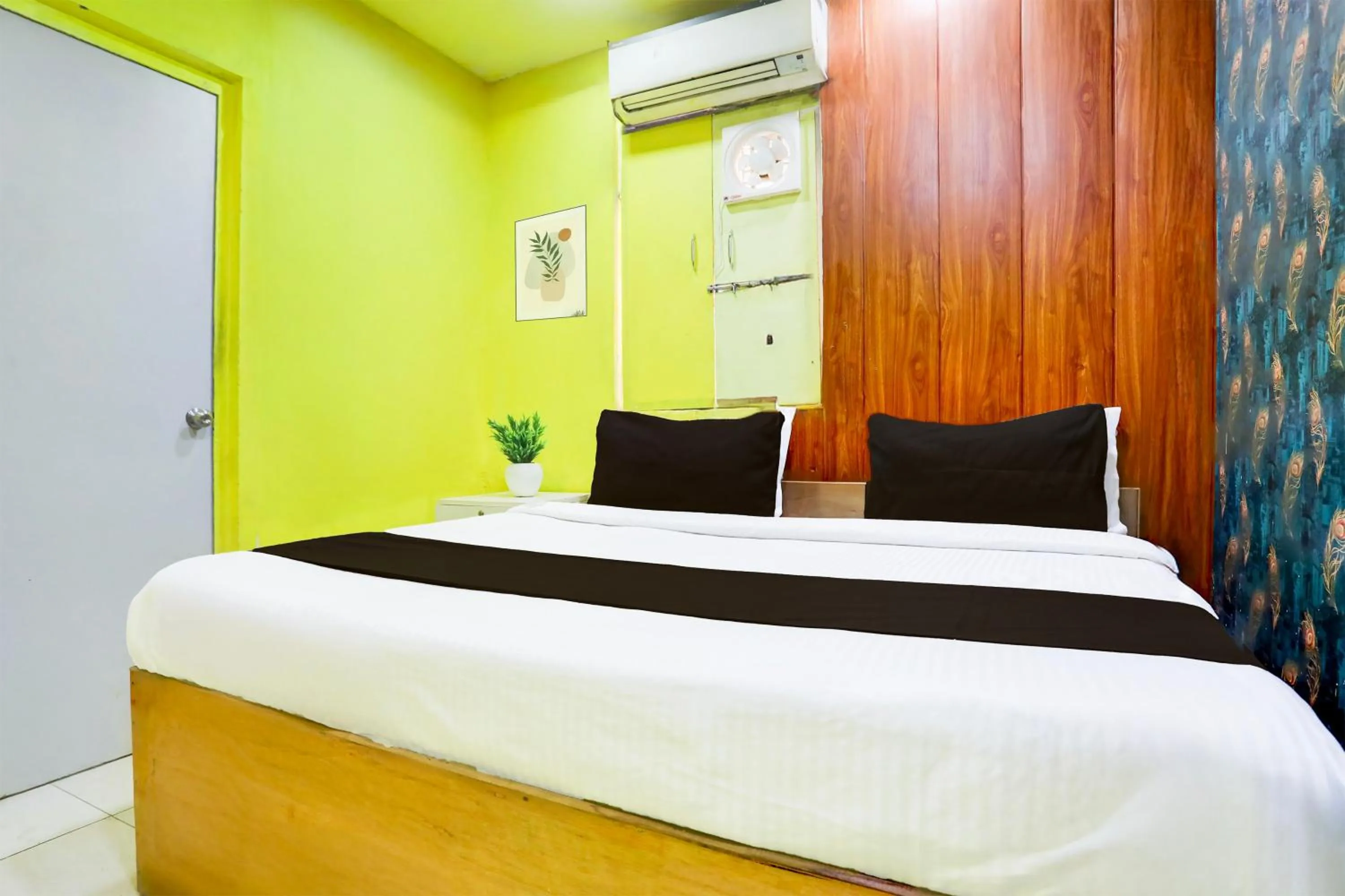 Bedroom, Bed in Hotel O A K Residency