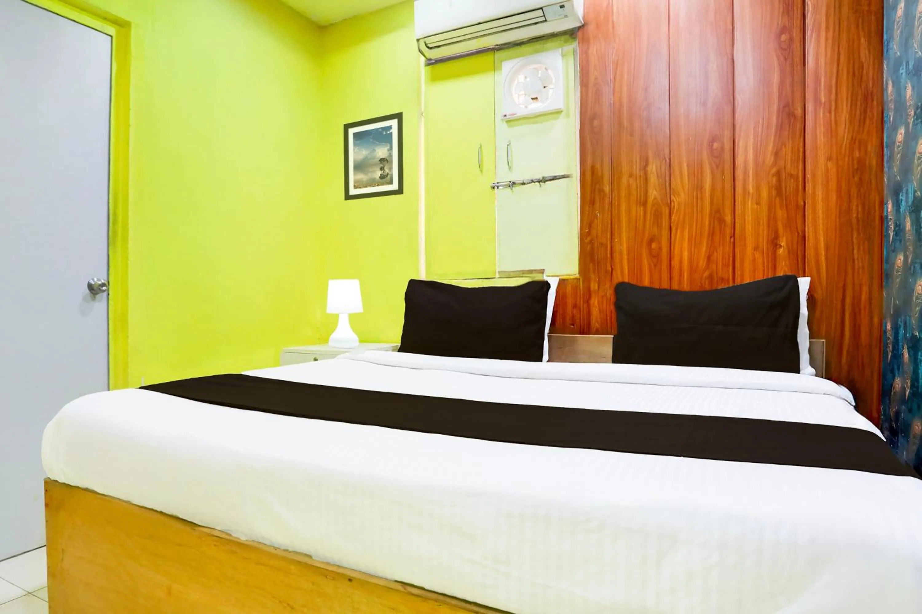 Bedroom, Bed in Hotel O A K Residency