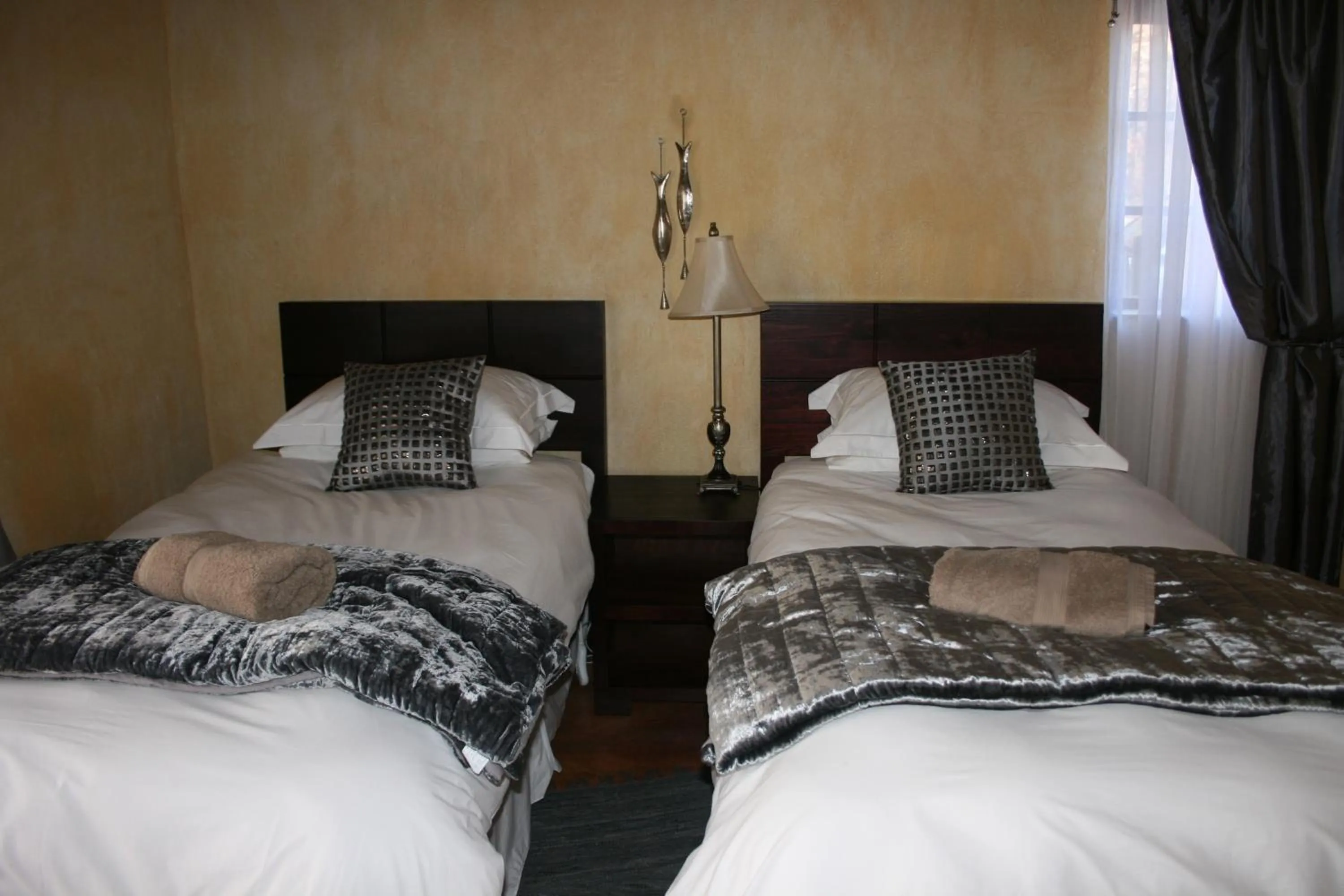 Bedroom, Bed in Fox & Squirrel