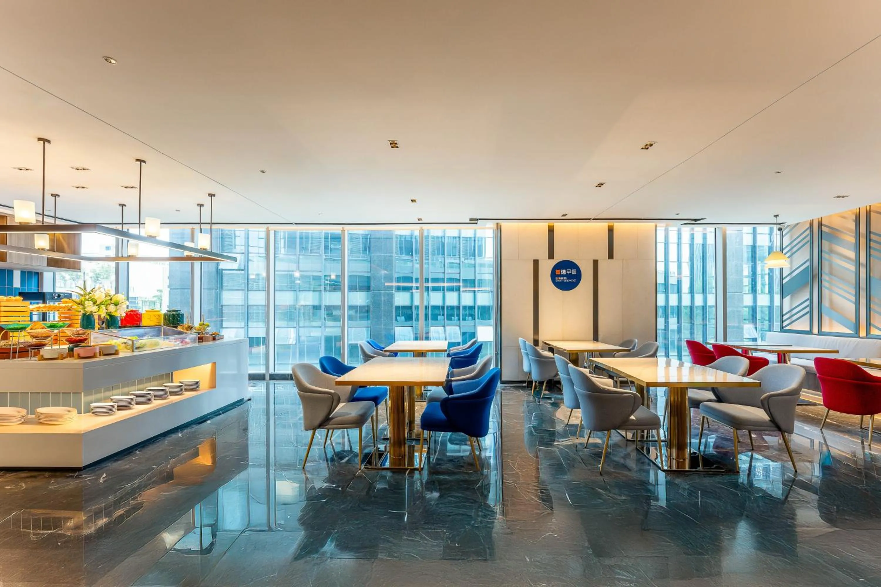 Restaurant/places to eat in Holiday Inn Express Shenzhen Guangming by IHG