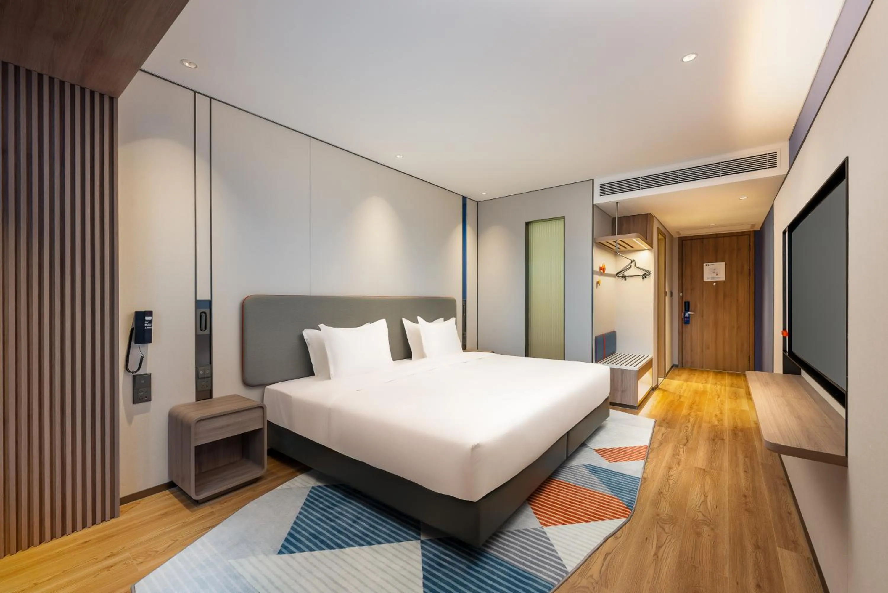 Bedroom, Bed in Holiday Inn Express Shenzhen Guangming by IHG