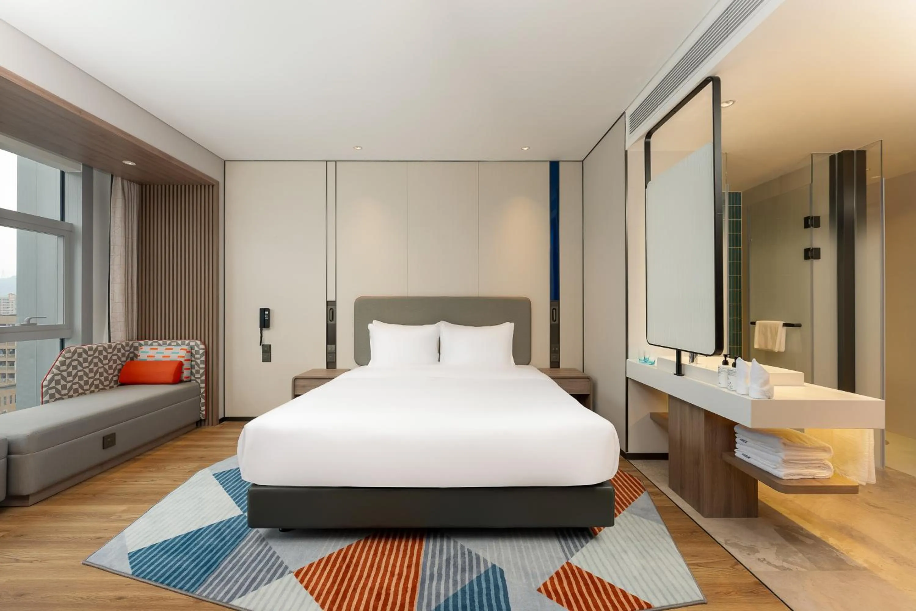 Bedroom, Bed in Holiday Inn Express Shenzhen Guangming by IHG