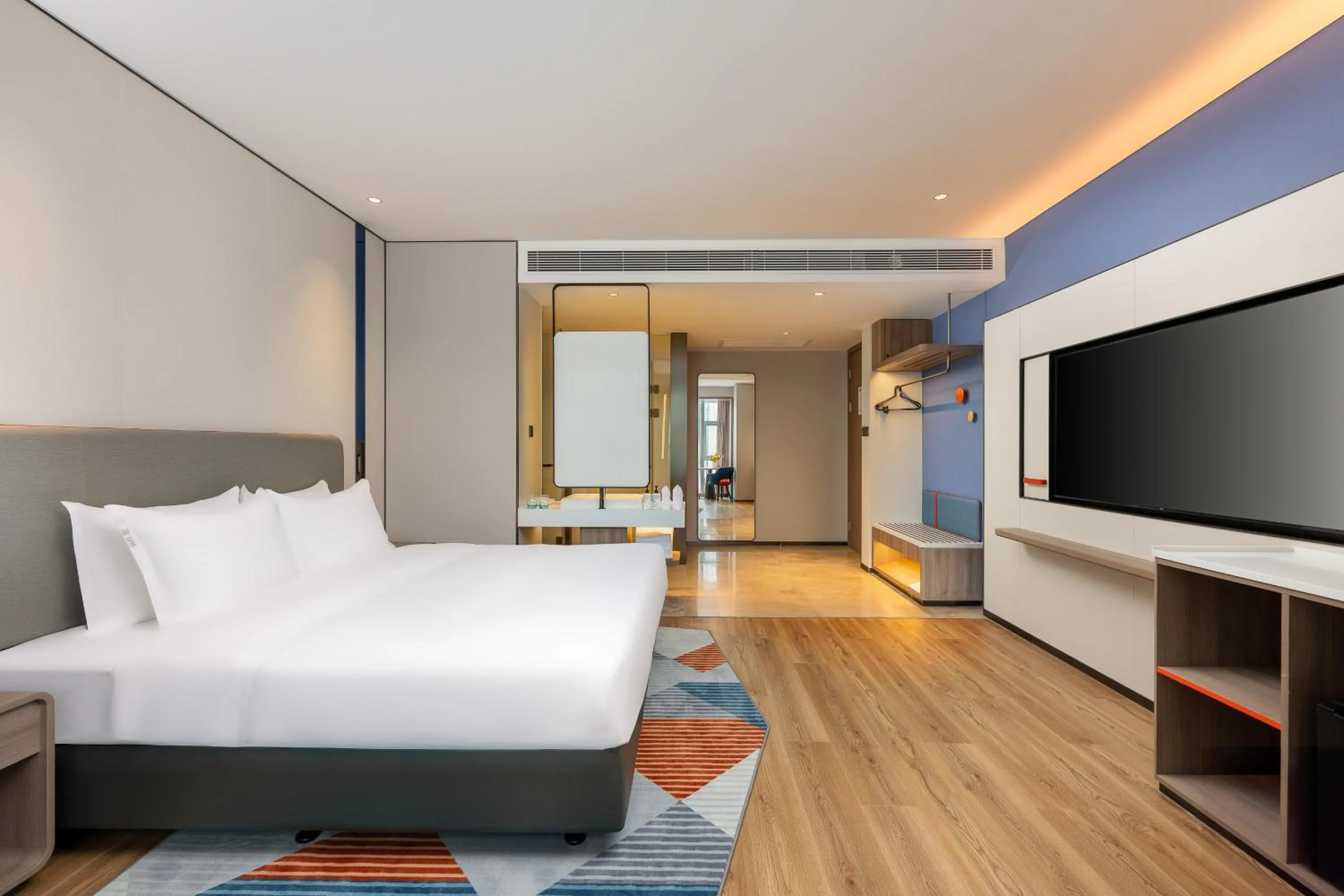 Bedroom in Holiday Inn Express Shenzhen Guangming by IHG