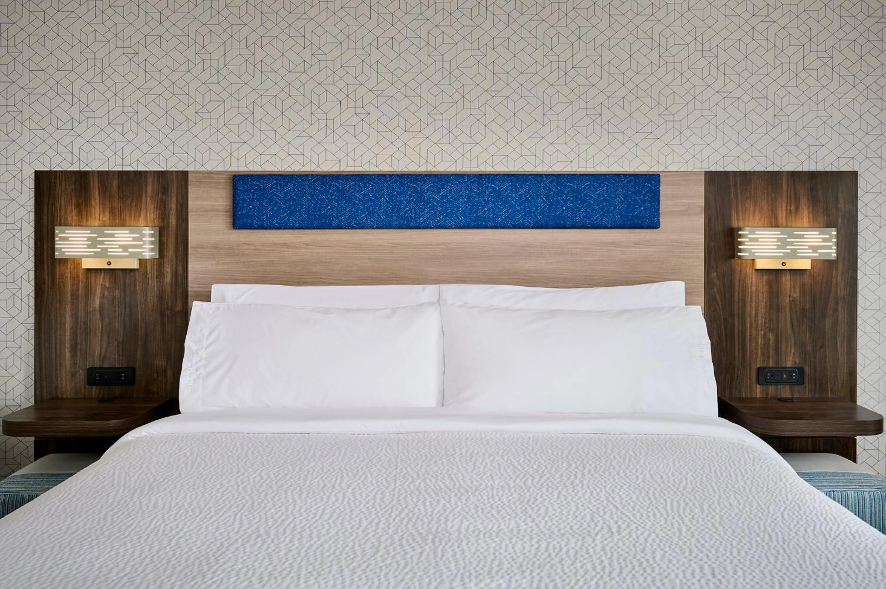 Photo of the whole room, Bed in Holiday Inn Express Hamilton - Upper James by IHG