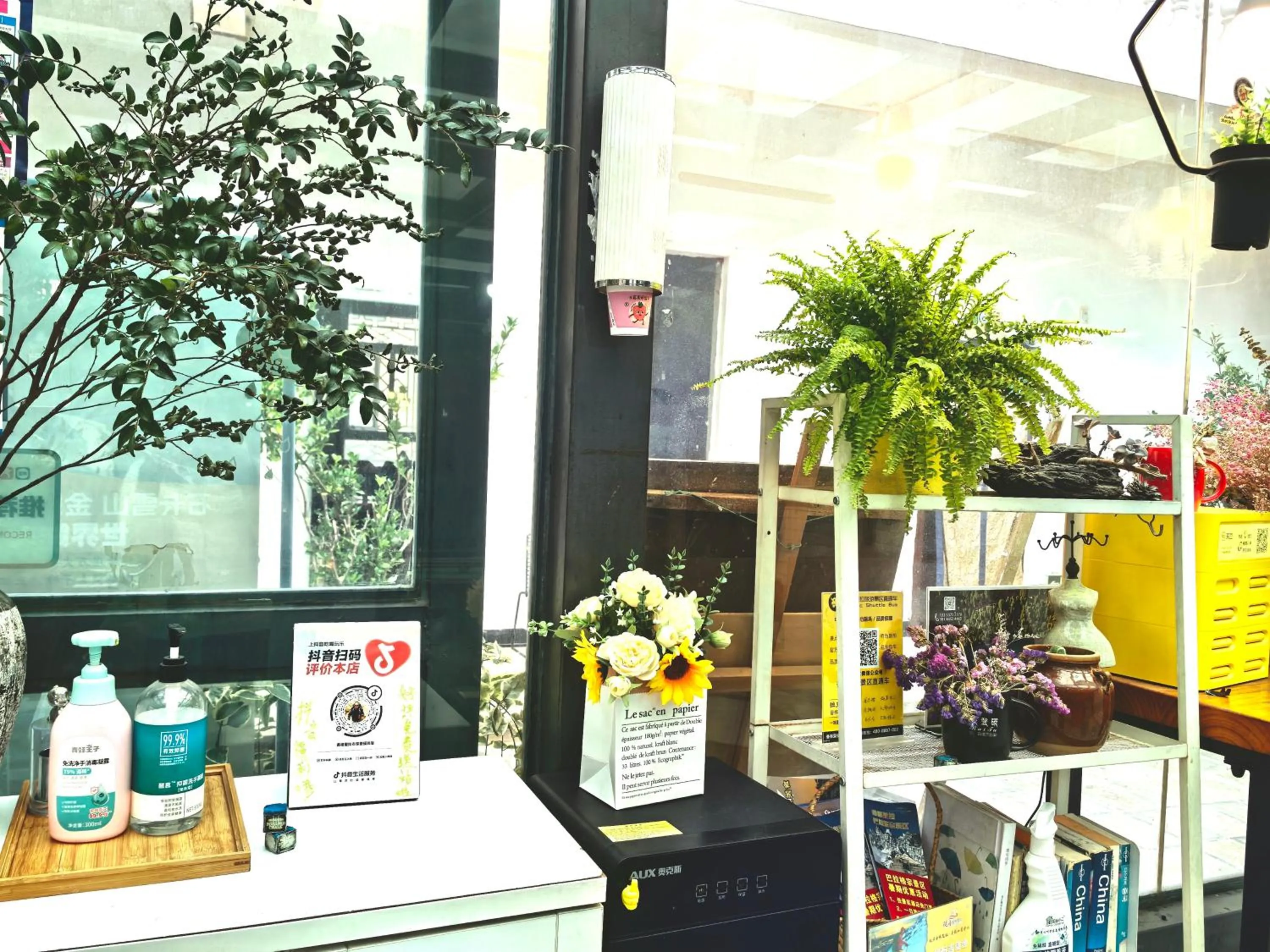 Communal lounge/ TV room in Shangri-La Chudengshuo Homestay楚登硕民宿