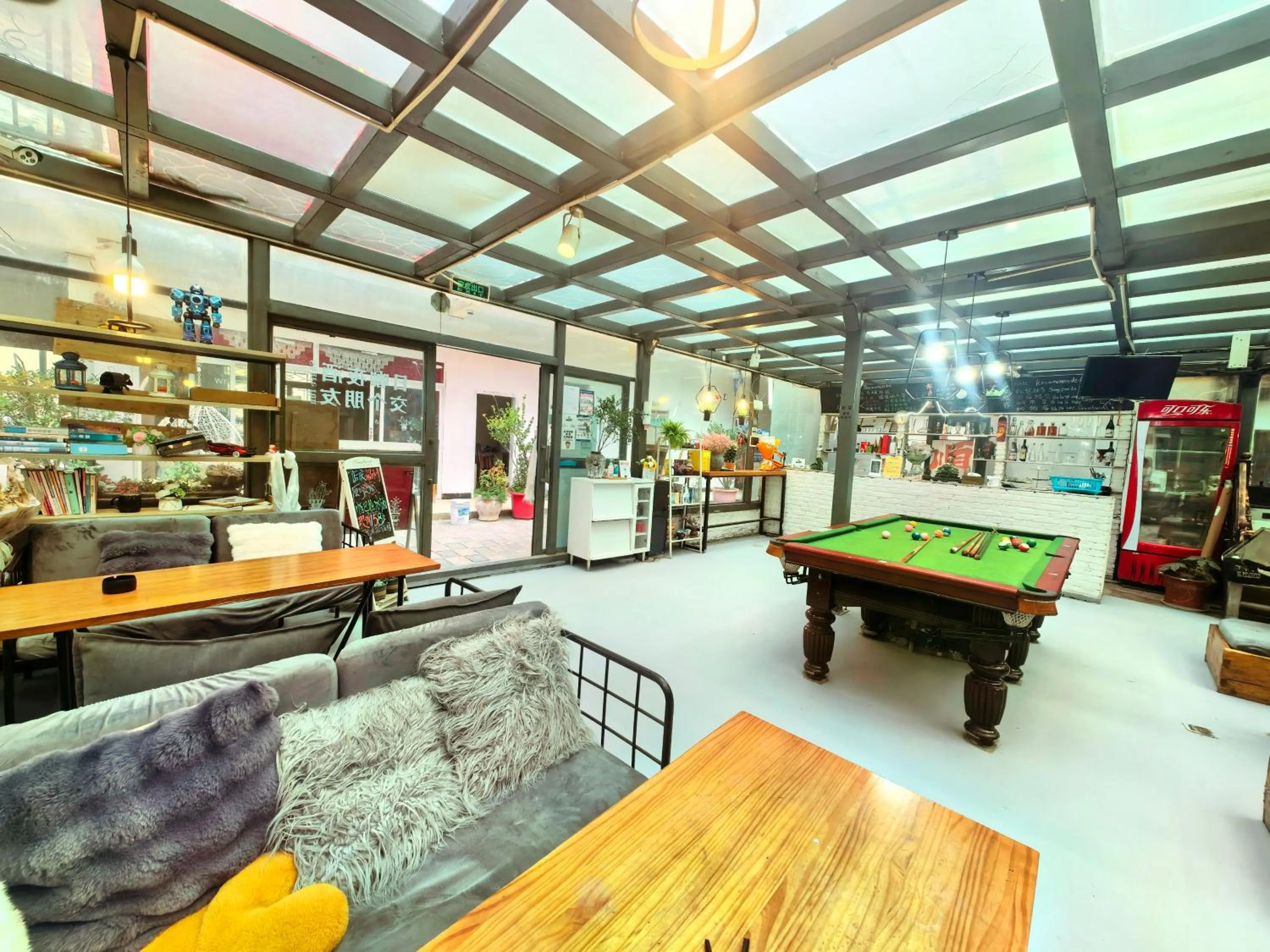 Communal lounge/ TV room in Shangri-La Chudengshuo Homestay楚登硕民宿