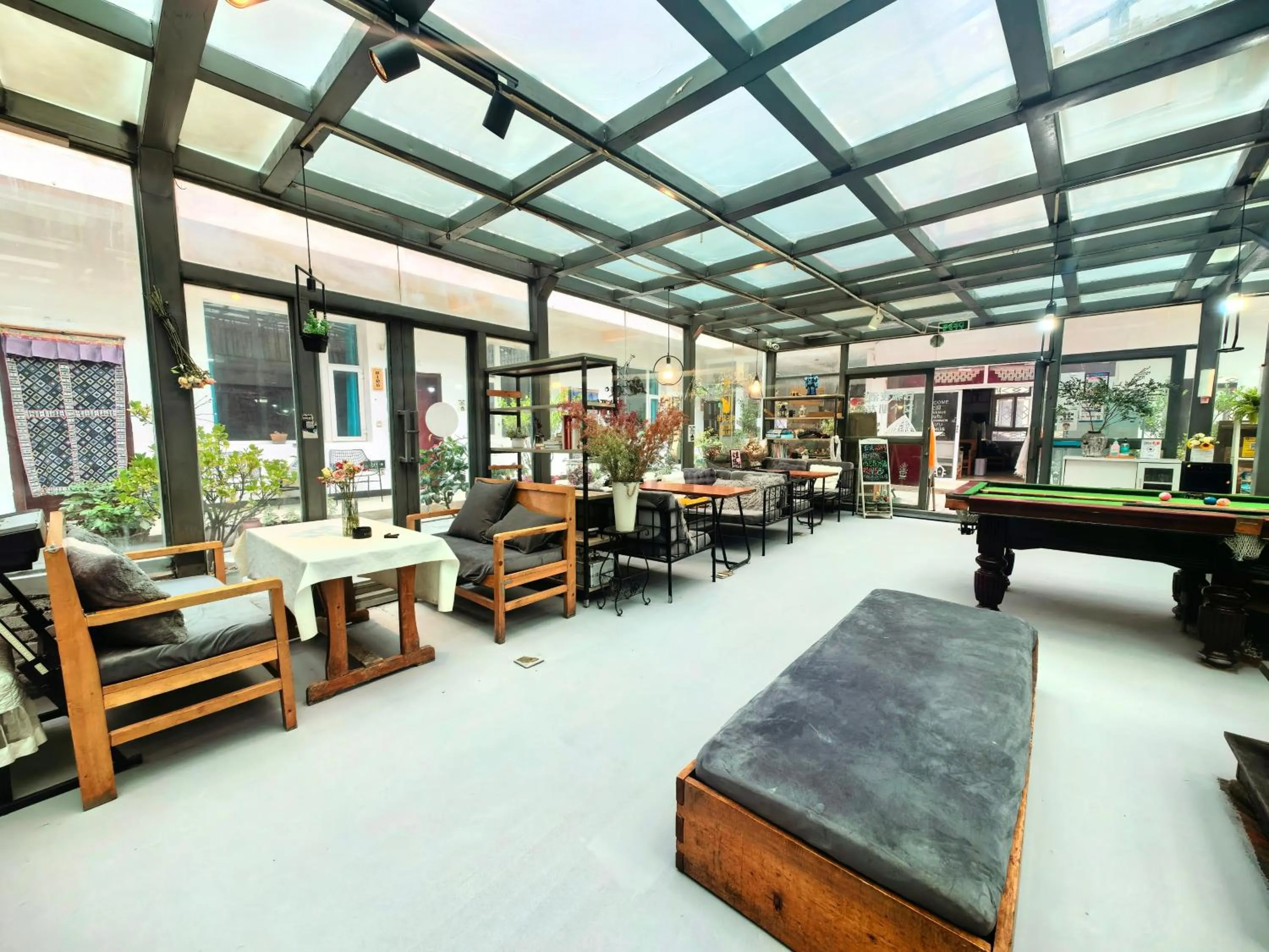 Billiard in Shangri-La Chudengshuo Homestay楚登硕民宿