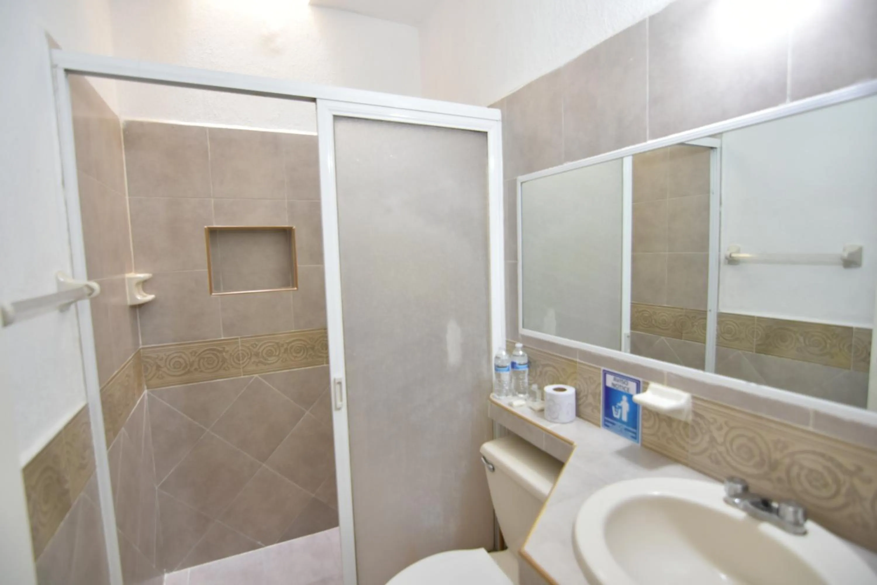 Shower in Tulipanes Cancun