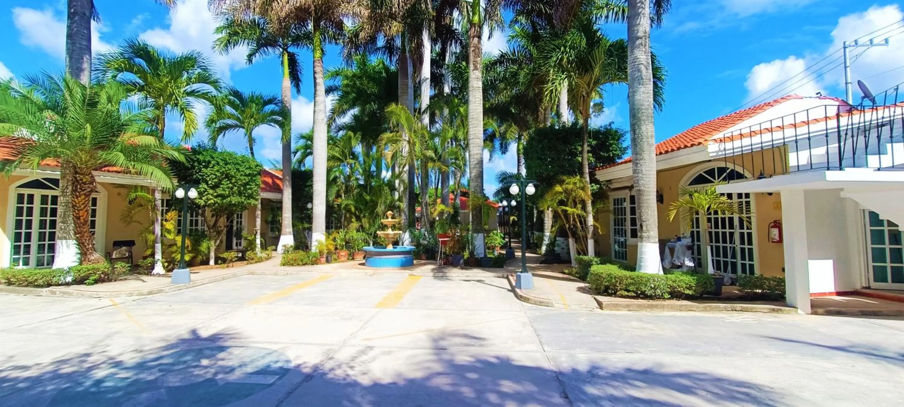 Parking in Tulipanes Cancun