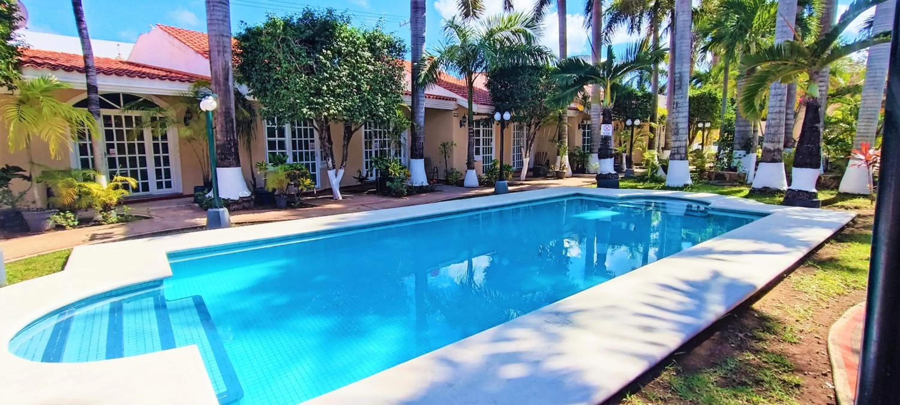 Swimming pool in Tulipanes Cancun
