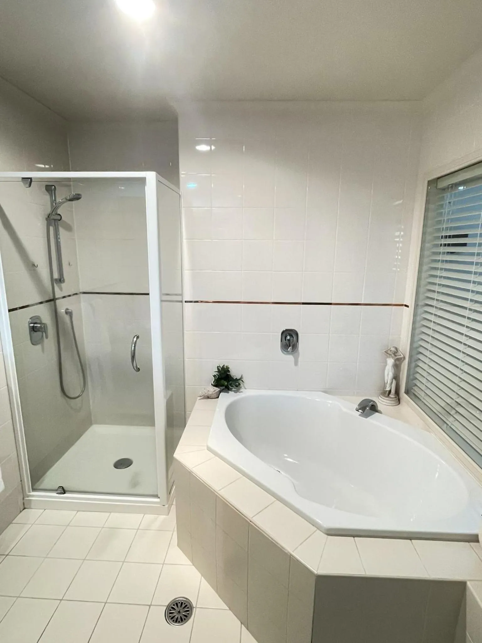 Shower in Ocean Breeze Resort Pauanui