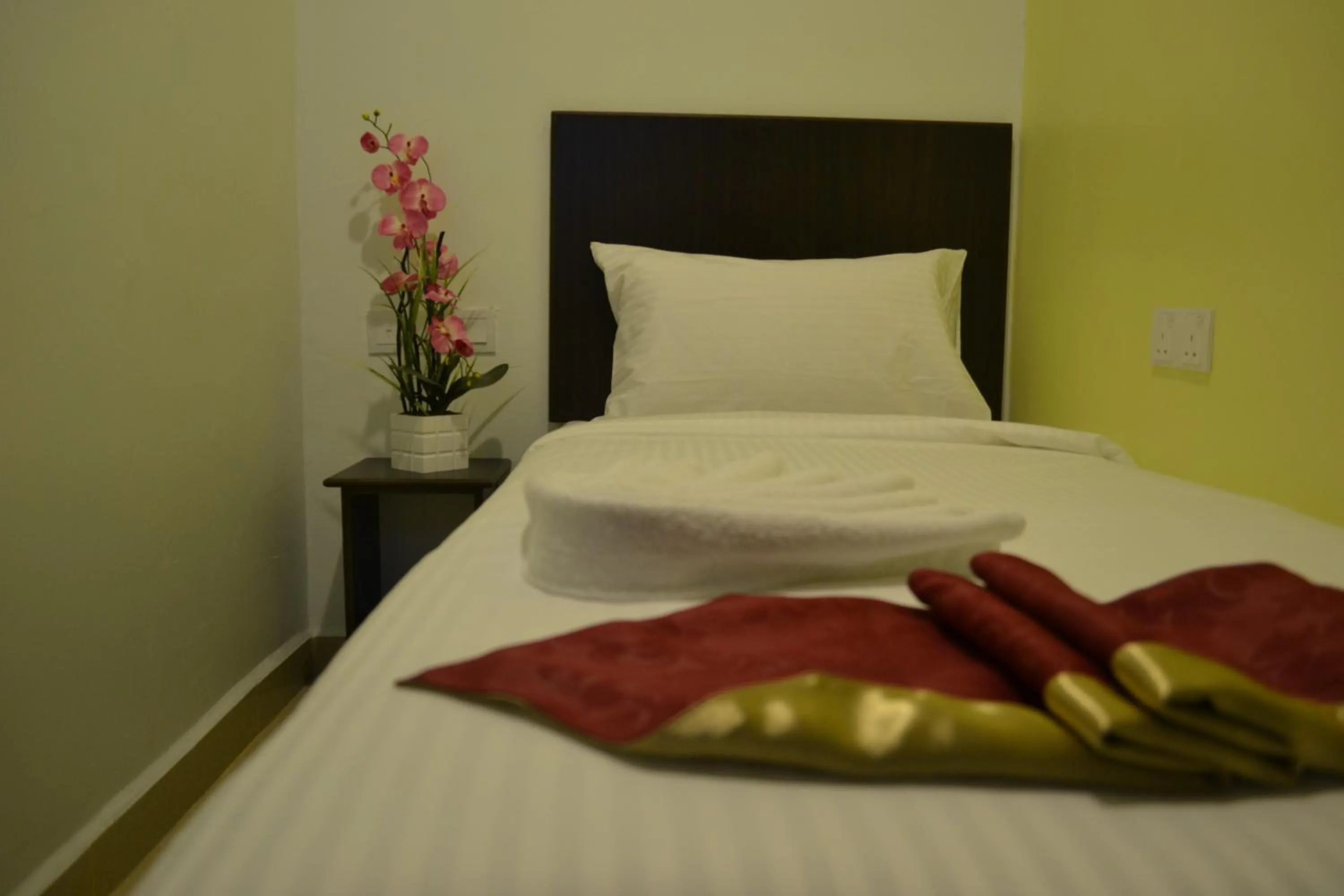 Bed in DR Hotel Penang