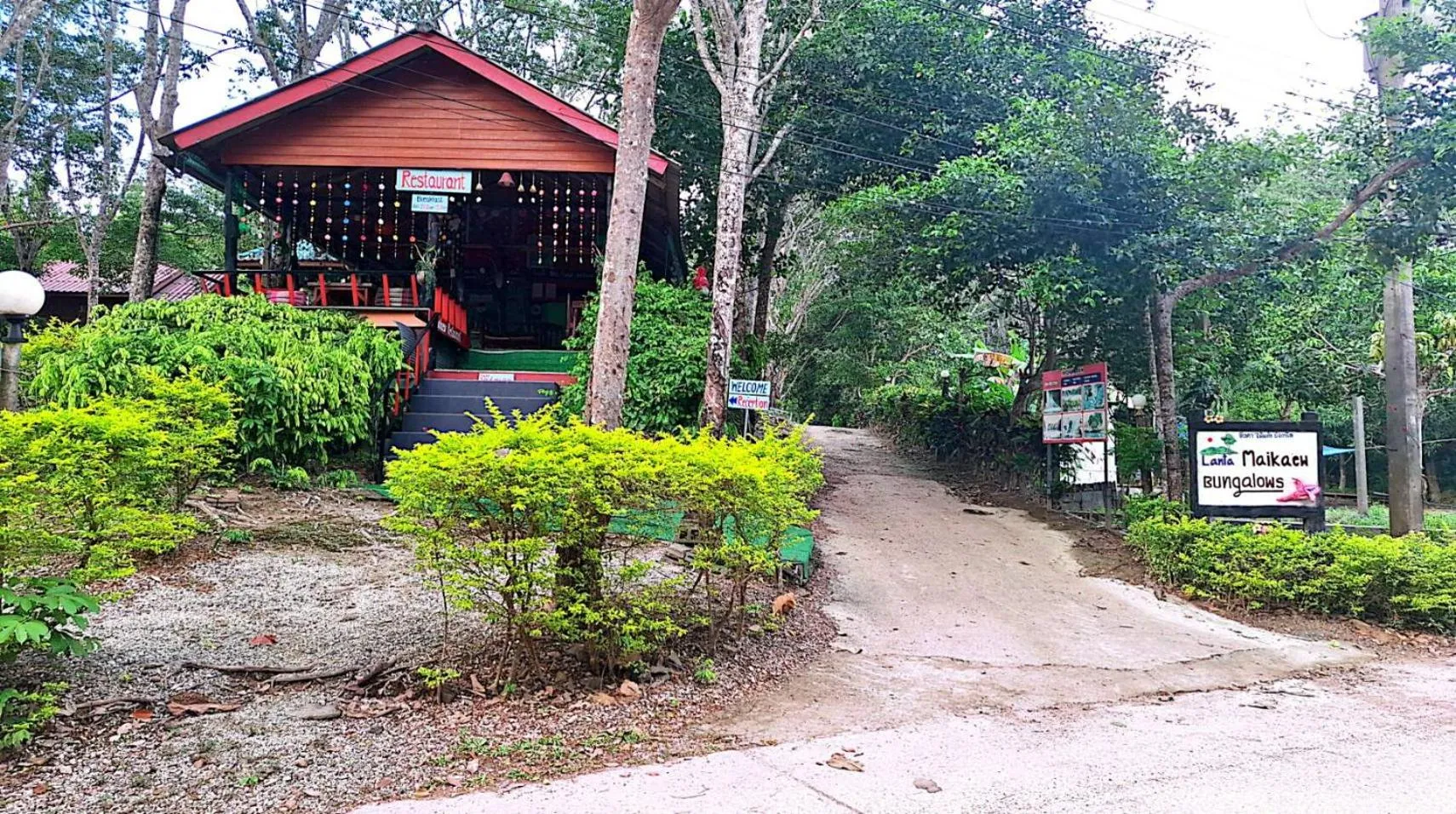 Restaurant/places to eat in Lanta Maikeaw Bungalow