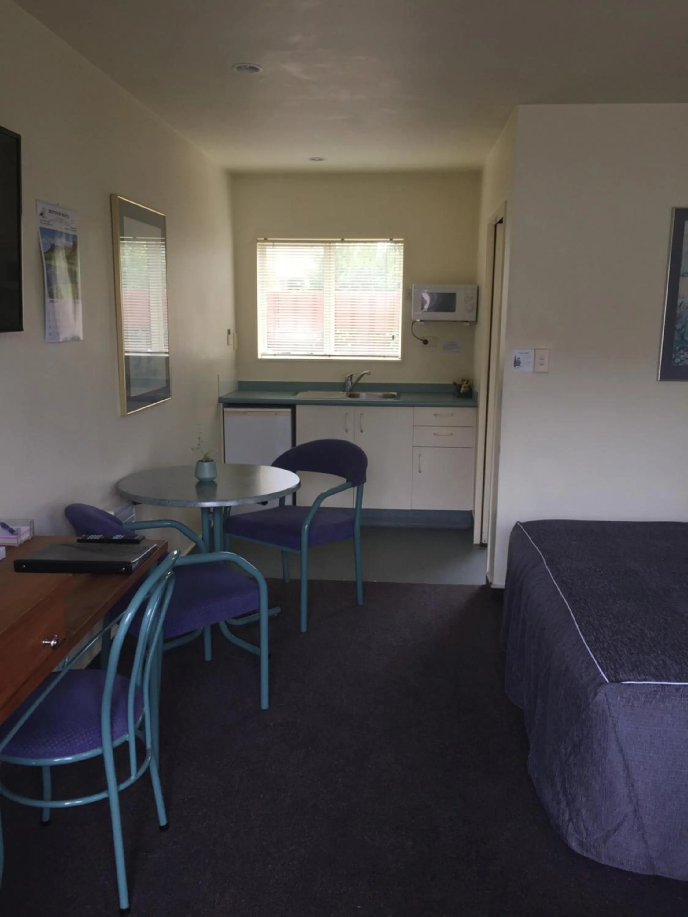 Kitchen or kitchenette in Bentons Motel