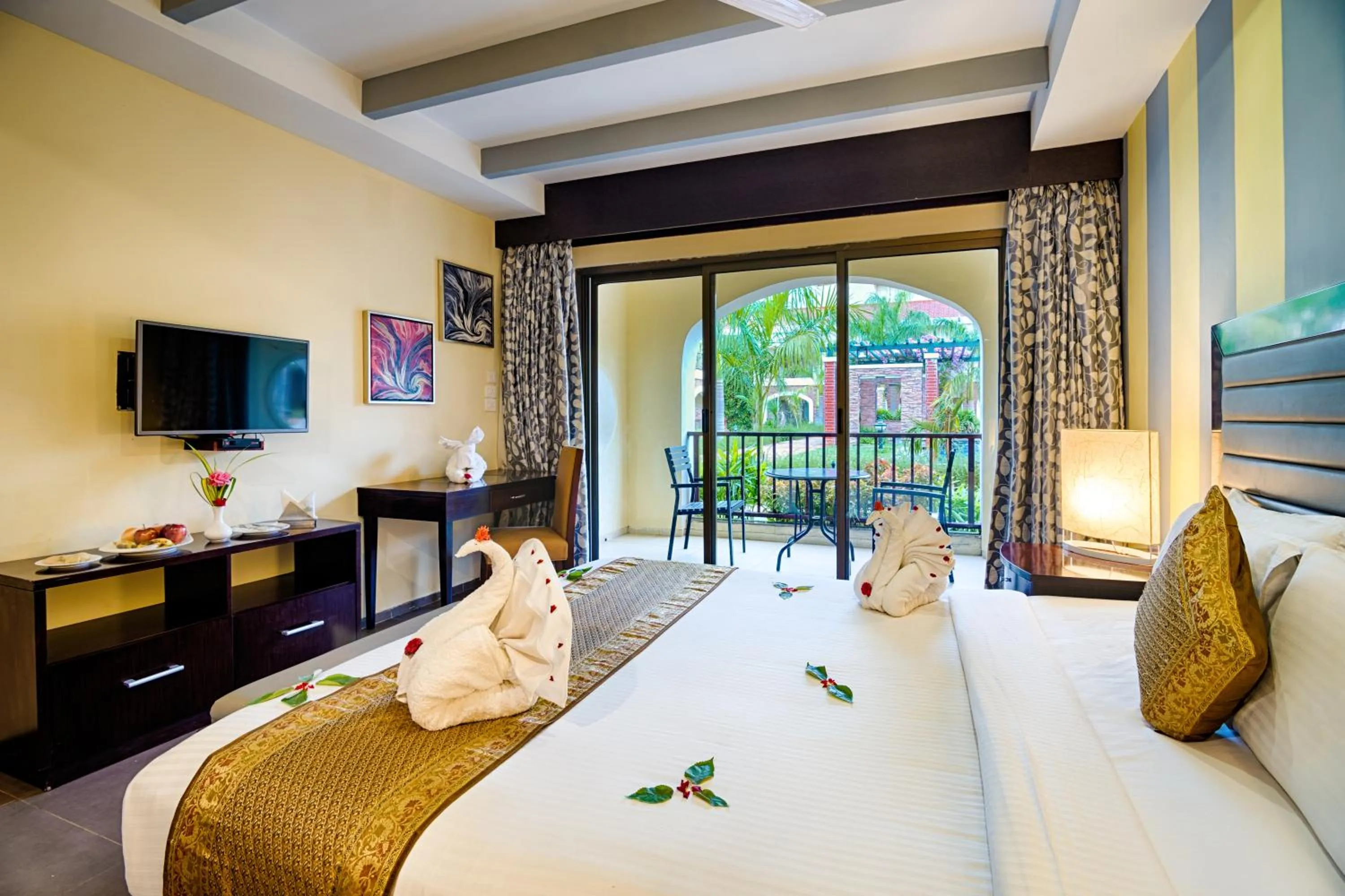 TV and multimedia, Bed in Grand Serenaa Hotel & Resorts, Auroville