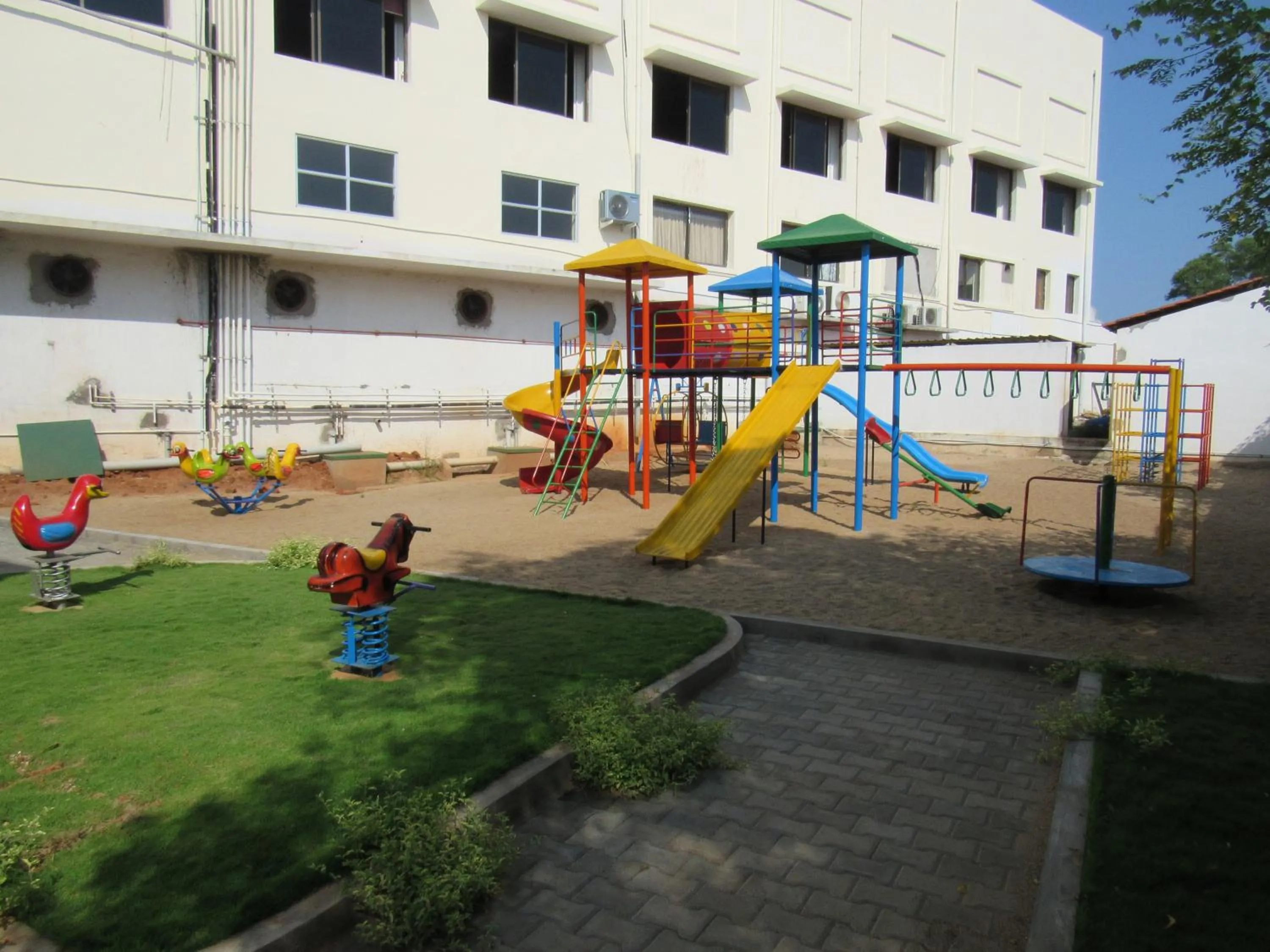 Area and facilities in Grand Serenaa Hotel & Resorts, Auroville