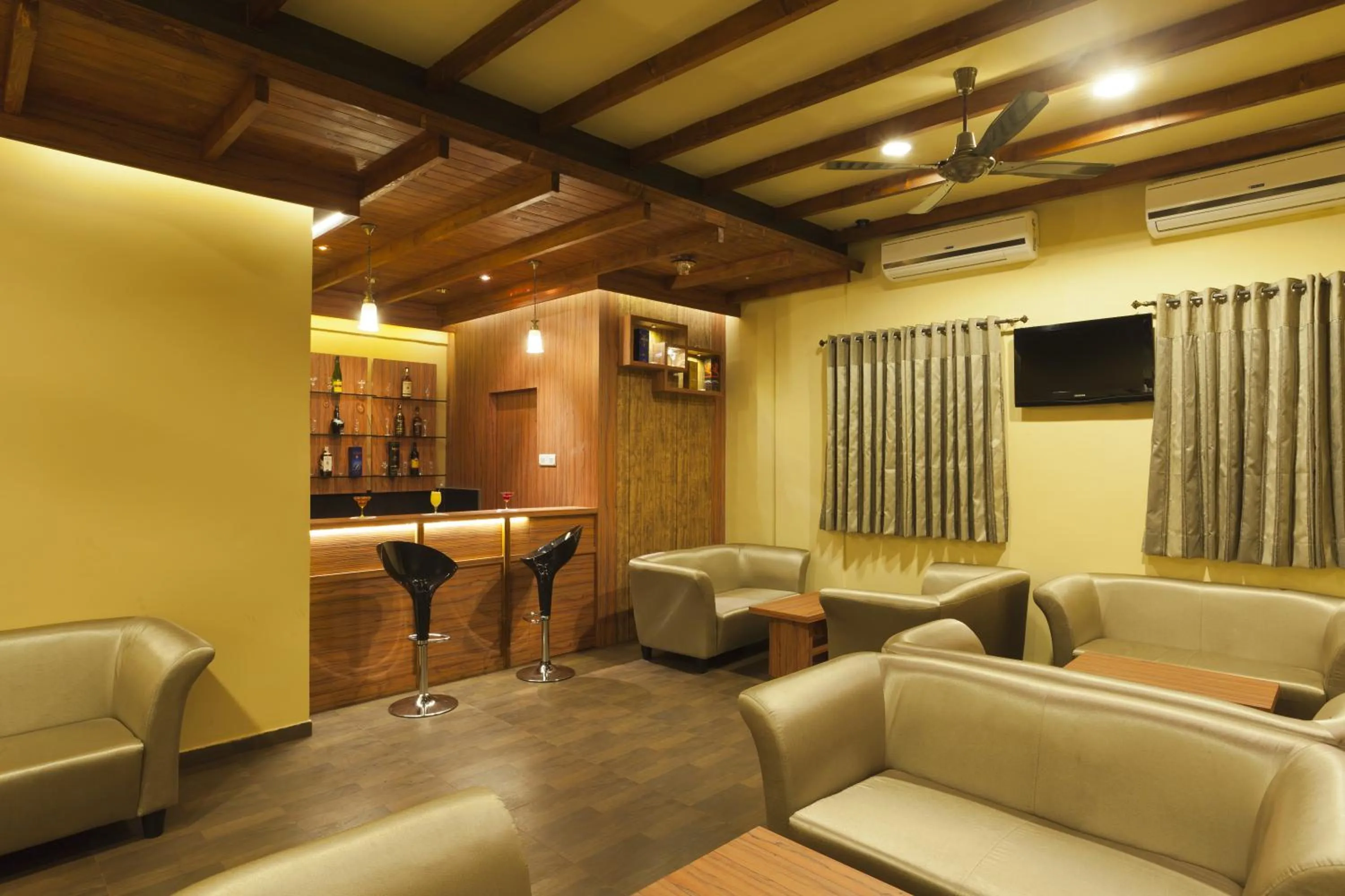 Lounge or bar in Hotel Atria, Kolhapur